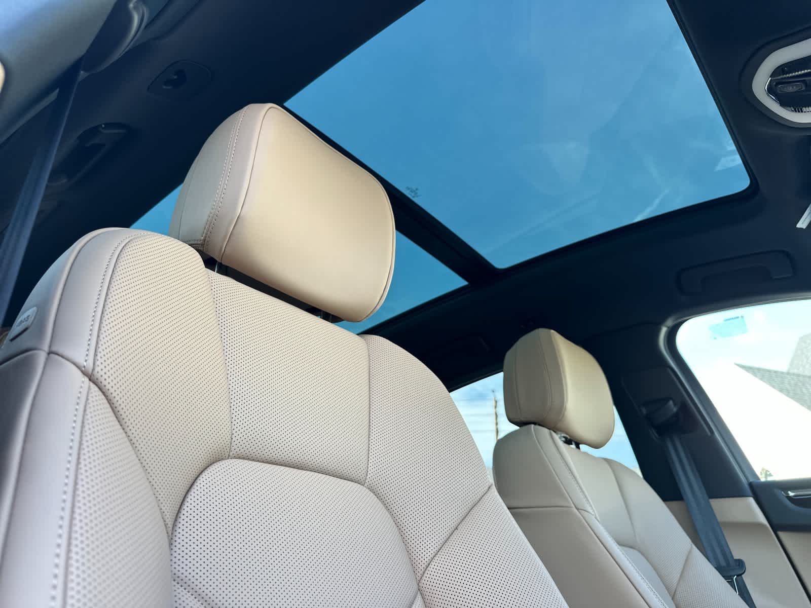 Thumbnail: 2026 Porsche Macan - 18