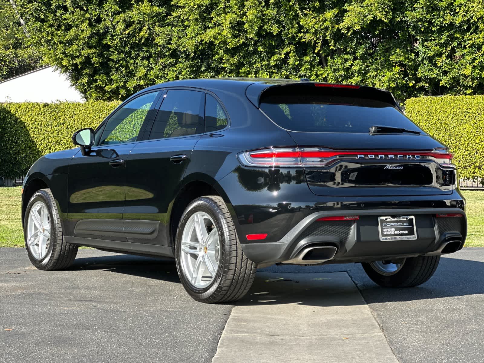 Thumbnail: 2025 Porsche Macan - 3