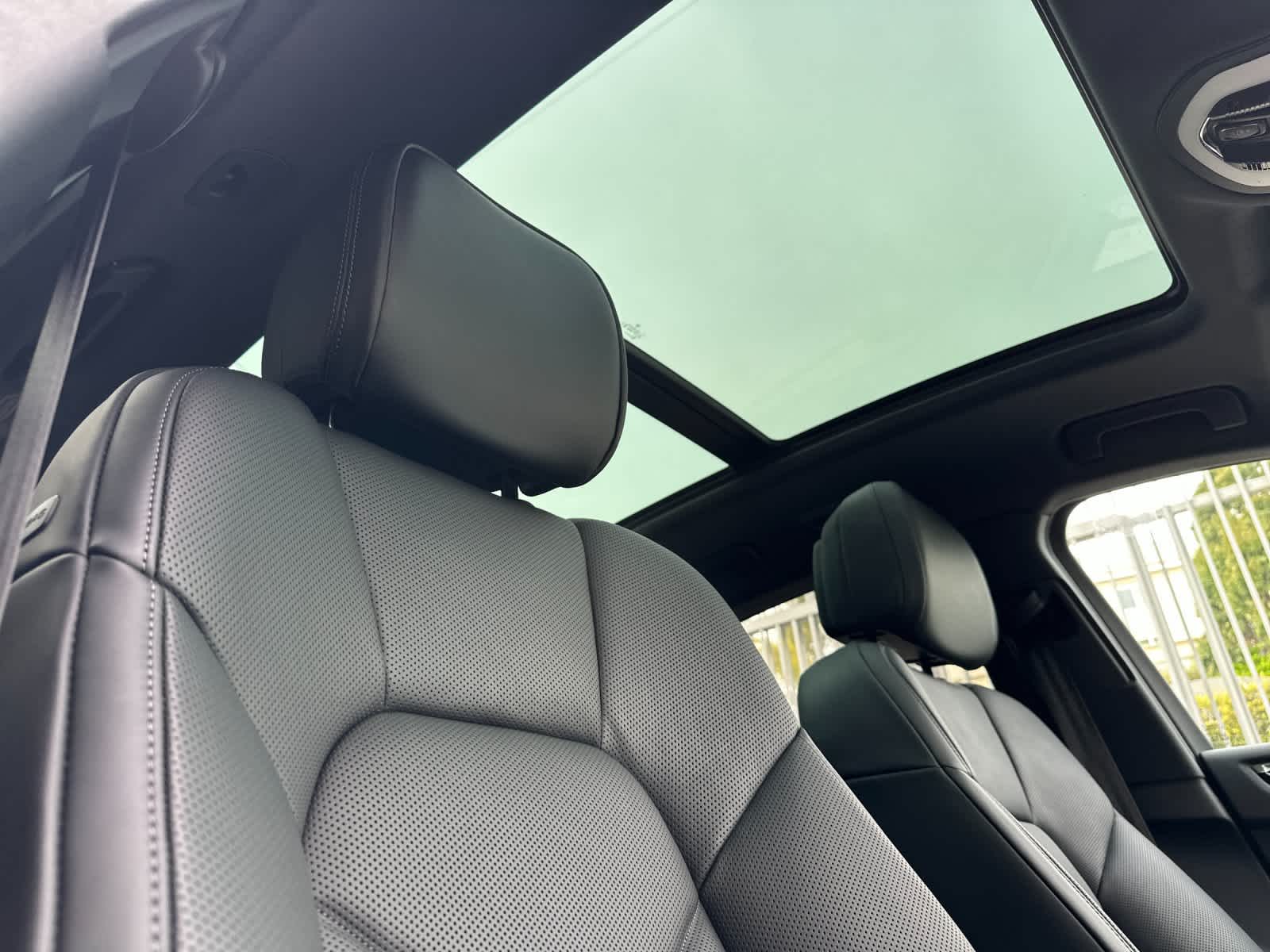 Thumbnail: 2026 Porsche Macan - 18