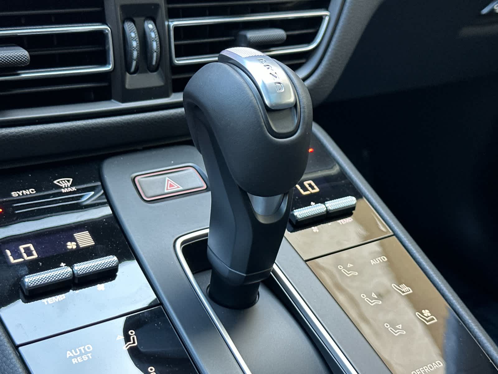 Thumbnail: 2026 Porsche Macan - 25
