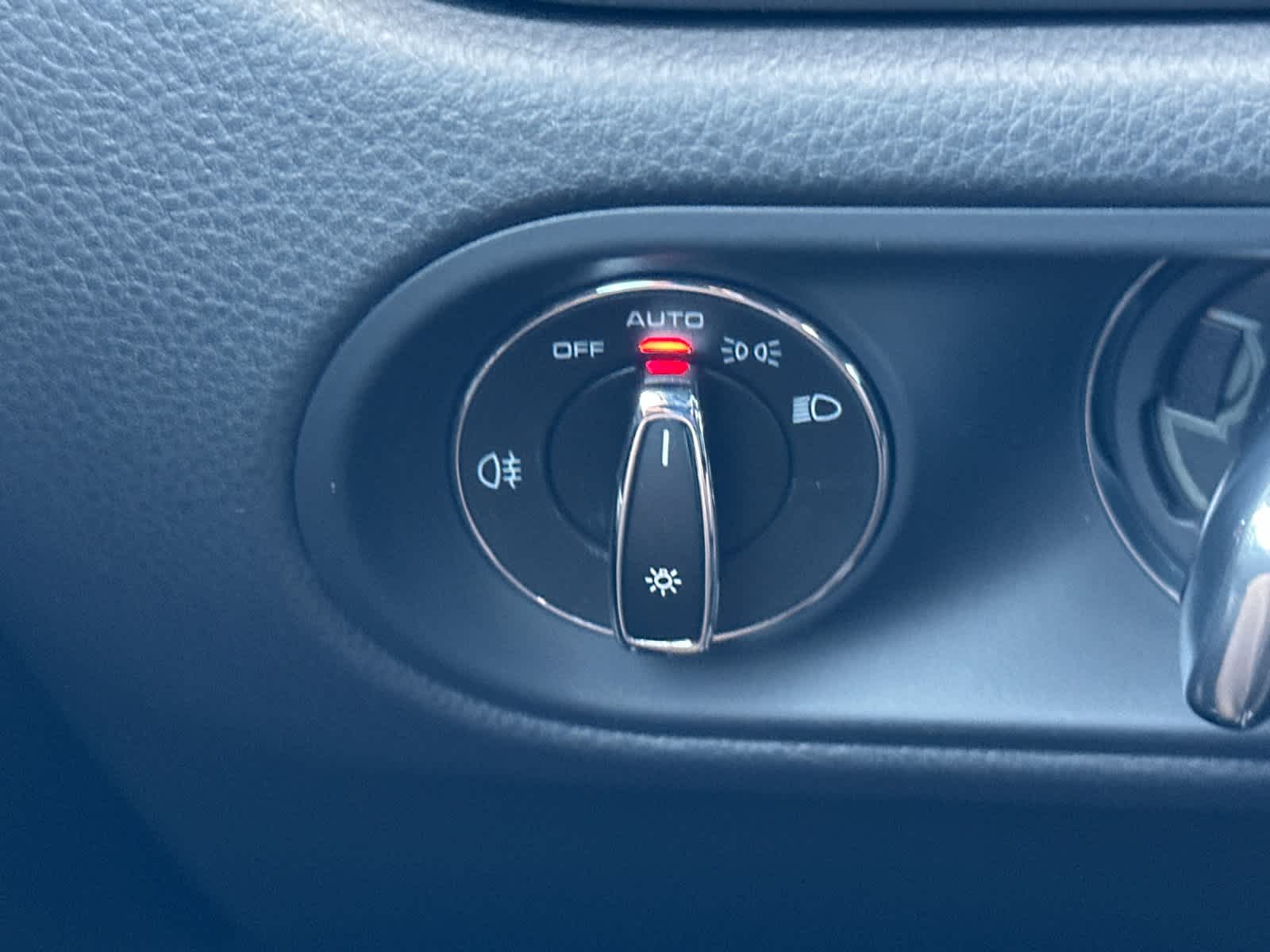 Thumbnail: 2026 Porsche Macan - 31