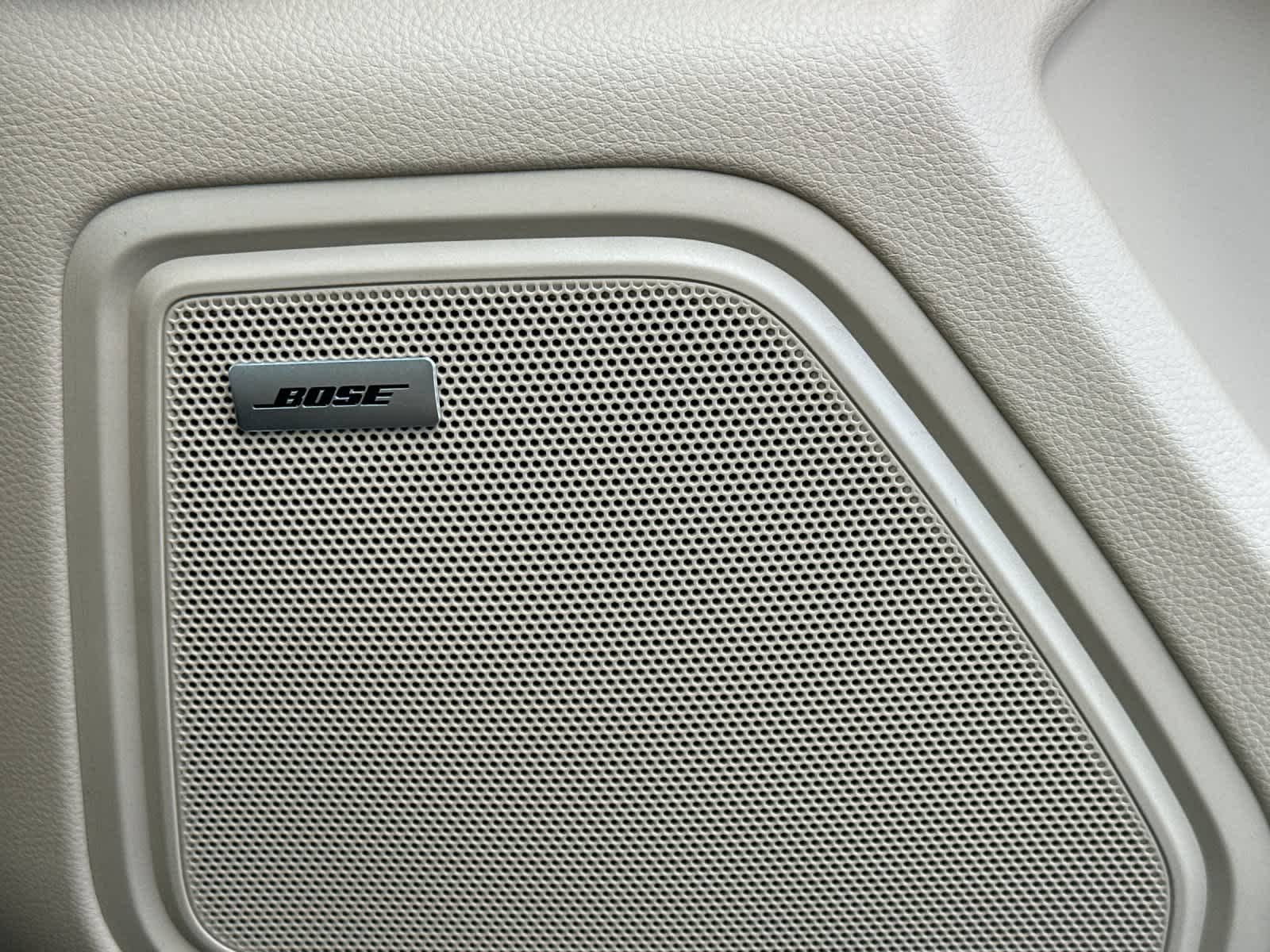 Thumbnail: 2026 Porsche Macan - 20