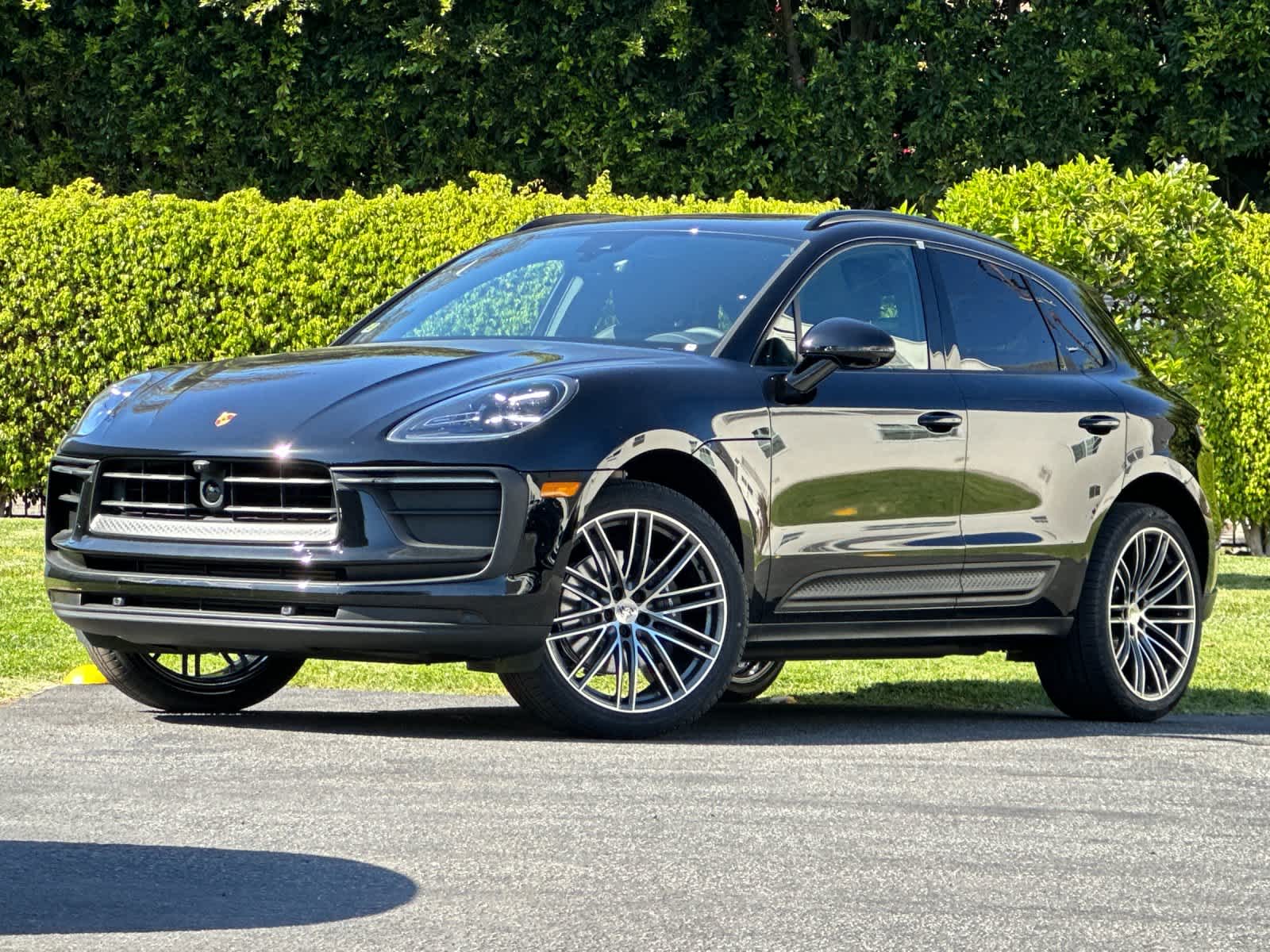 Thumbnail: 2026 Porsche Macan - 1