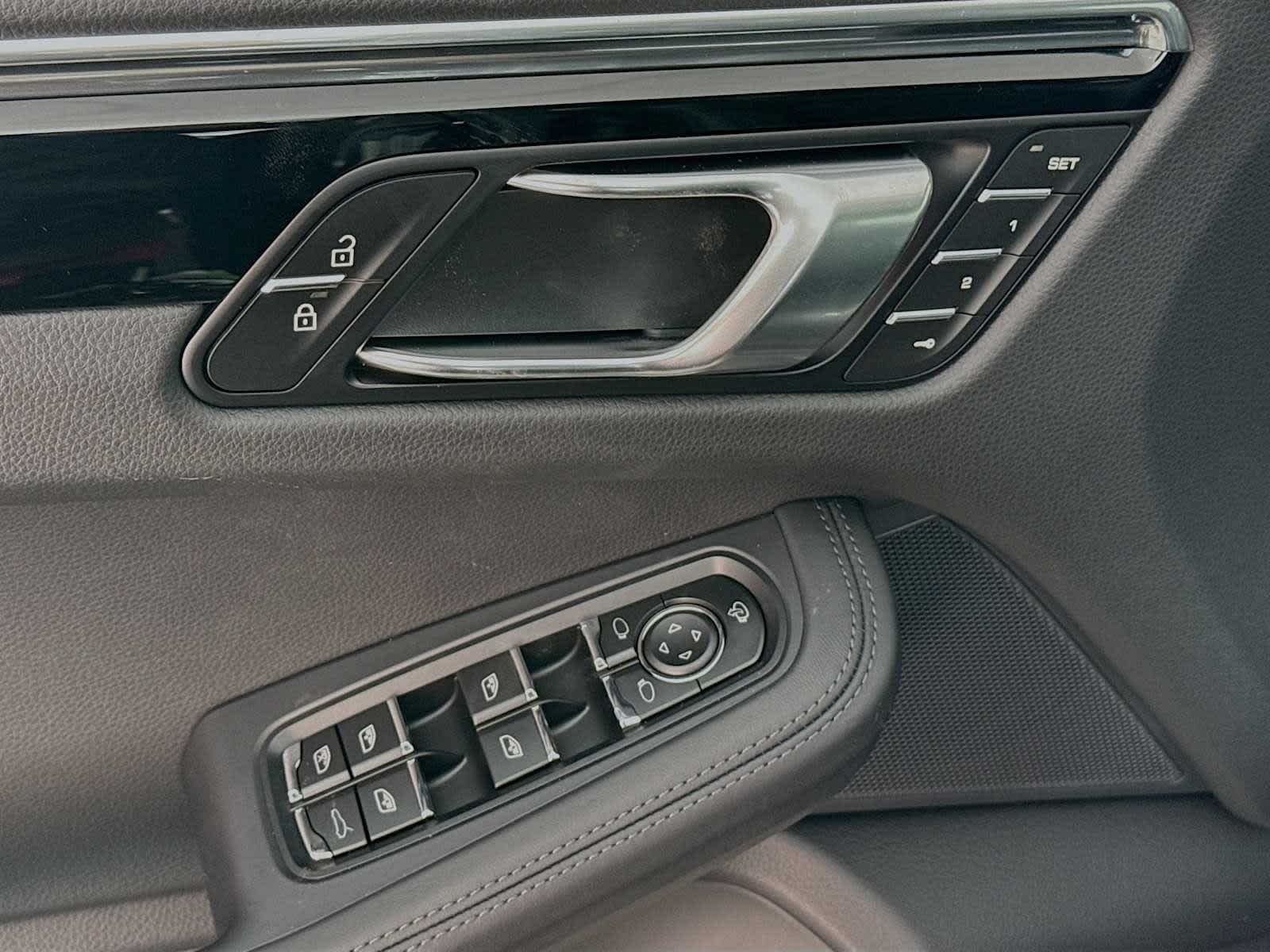 Thumbnail: 2026 Porsche Macan - 14