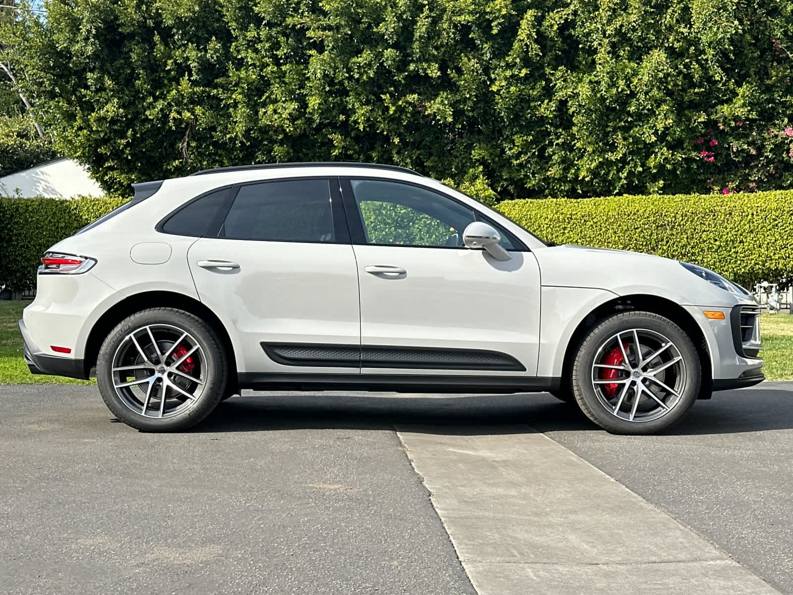 Thumbnail: 2026 Porsche Macan - 9