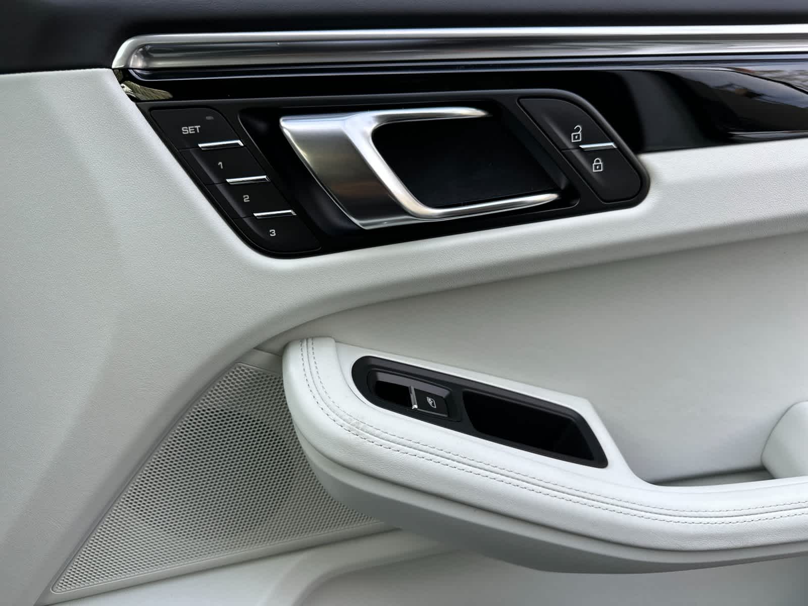 Thumbnail: 2026 Porsche Macan - 19