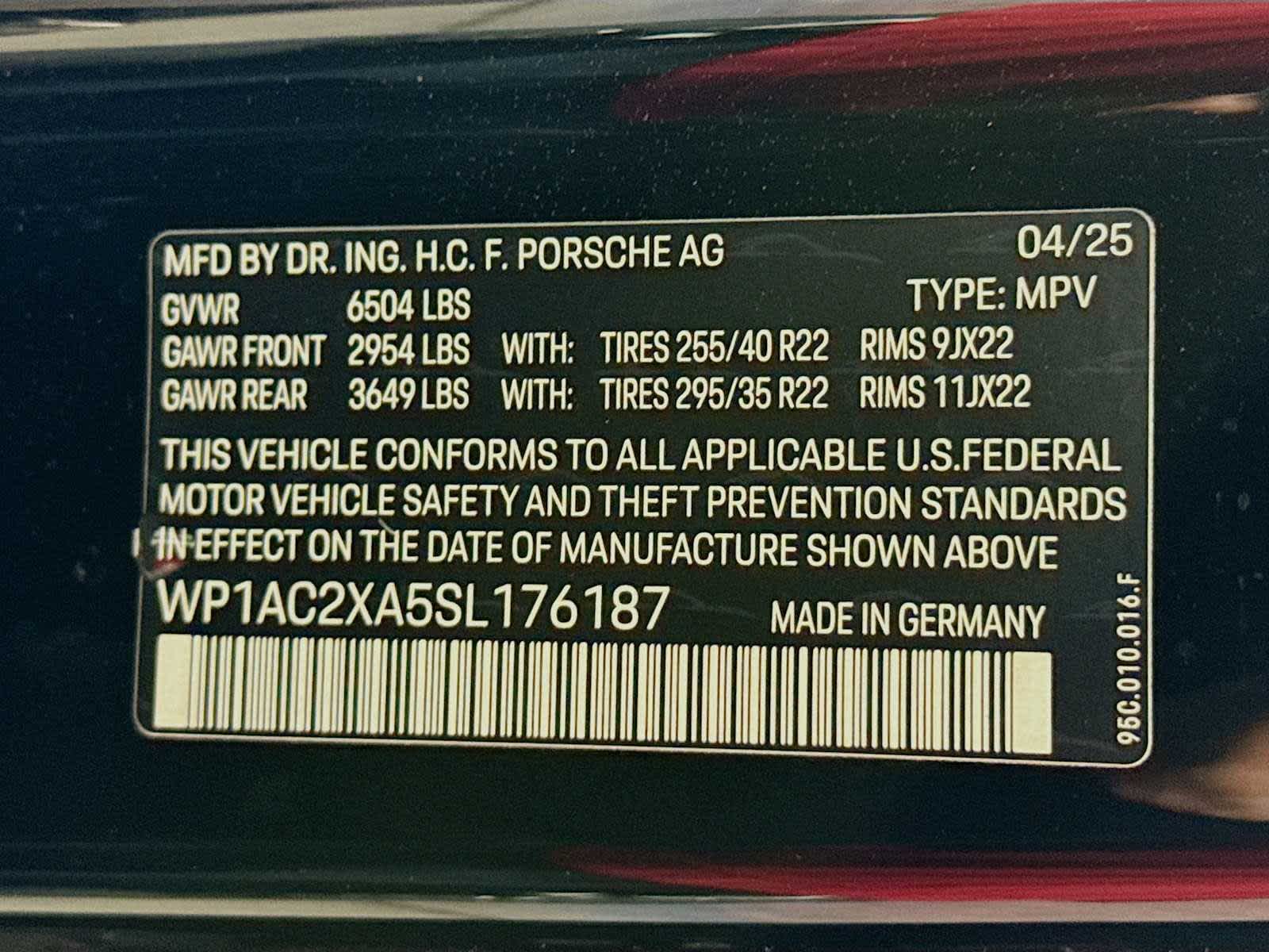 Thumbnail: 2025 Porsche Macan - 25