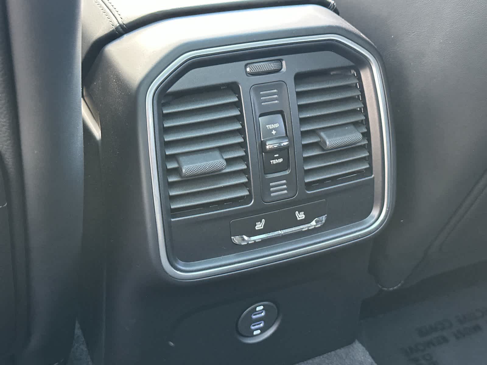 Thumbnail: 2025 Porsche Macan - 14