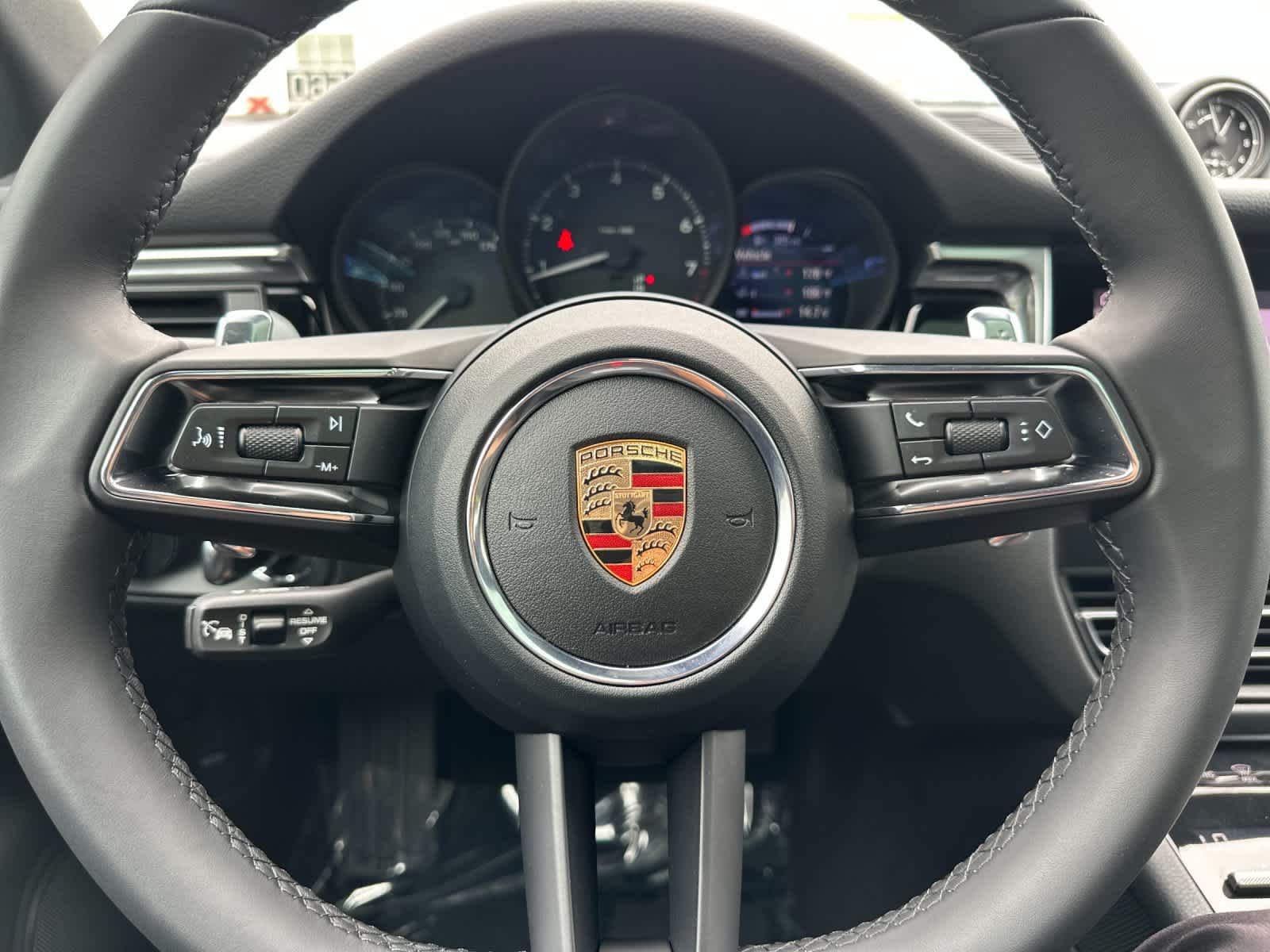 Thumbnail: 2026 Porsche Macan - 26