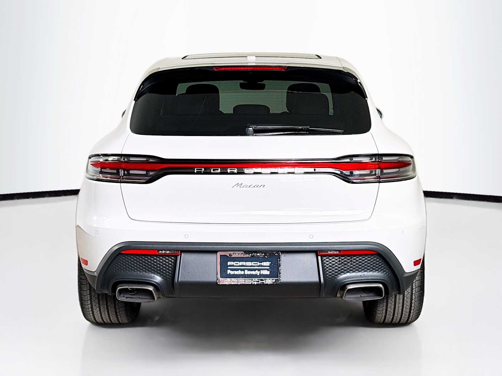 Thumbnail: 2026 Porsche Macan - 10
