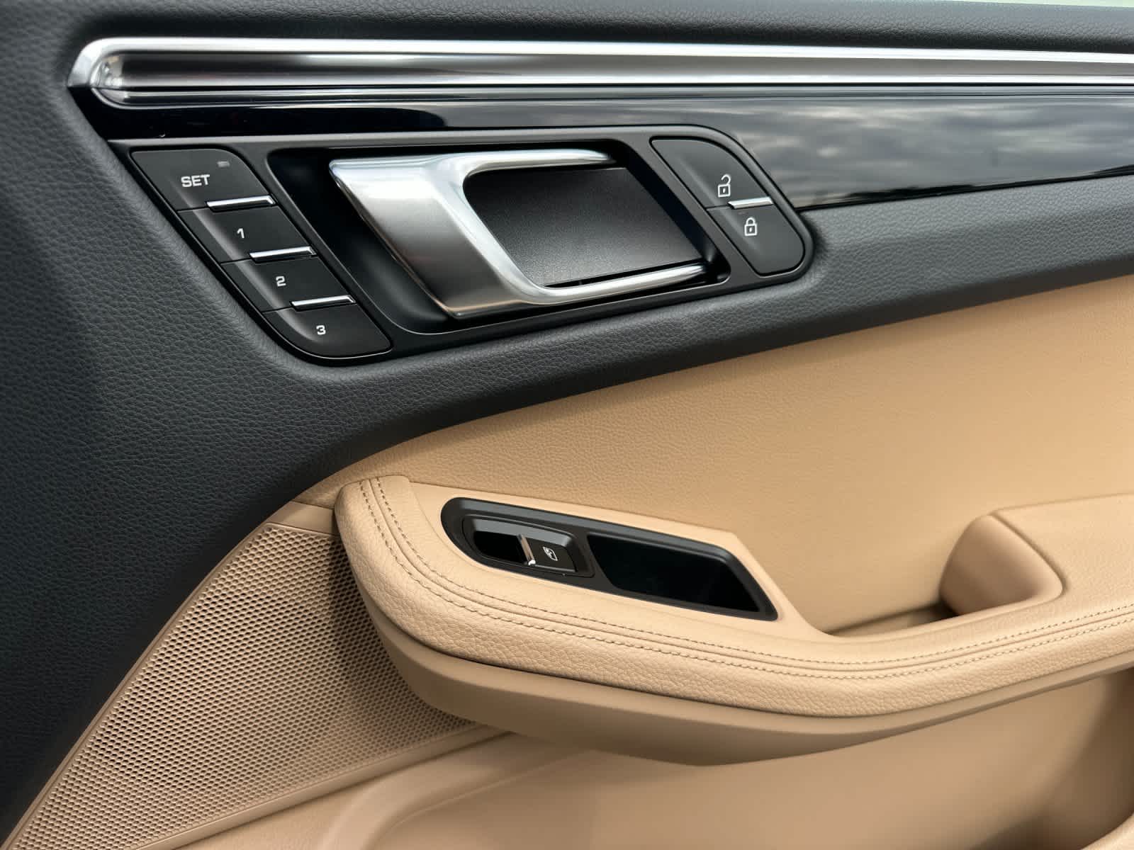 Thumbnail: 2026 Porsche Macan - 19