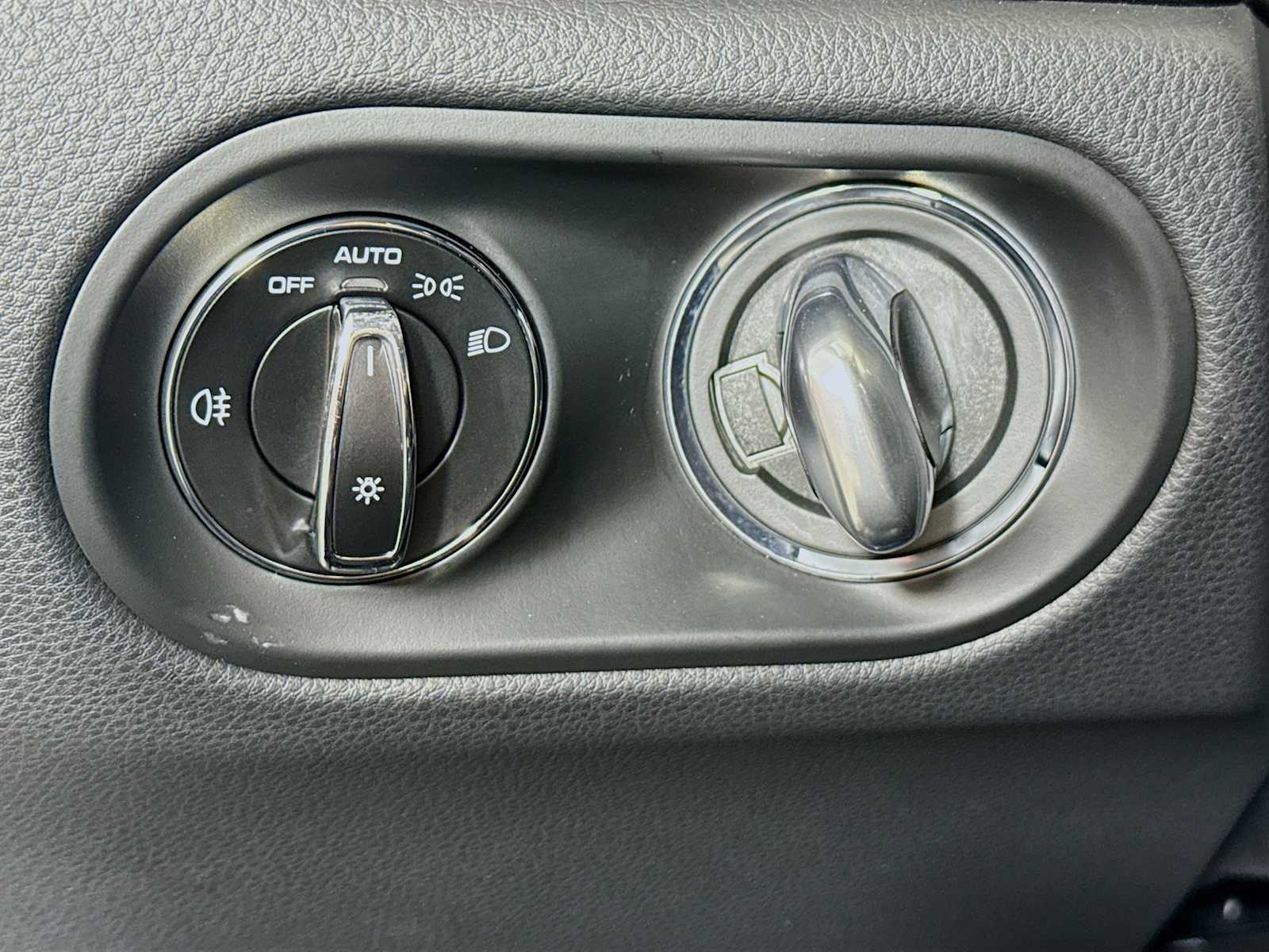 Thumbnail: 2022 Porsche Macan - 11