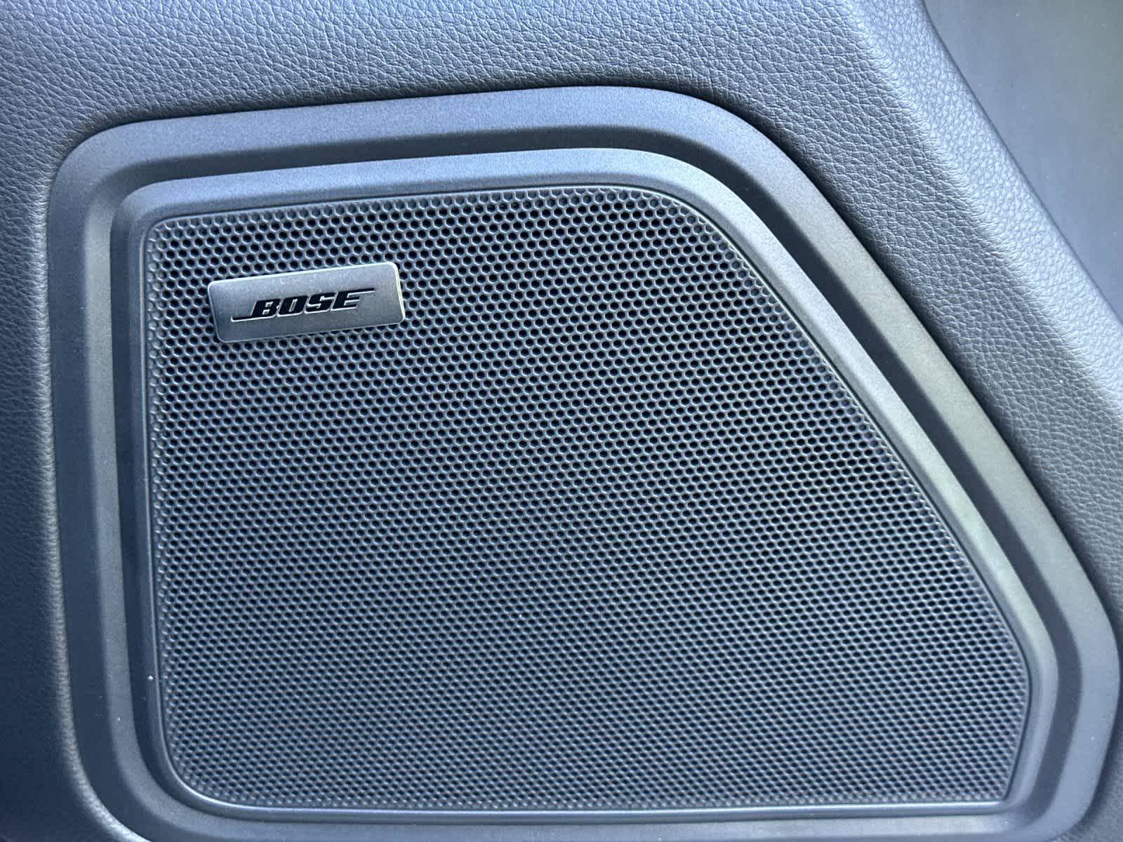 Thumbnail: 2026 Porsche Macan - 20