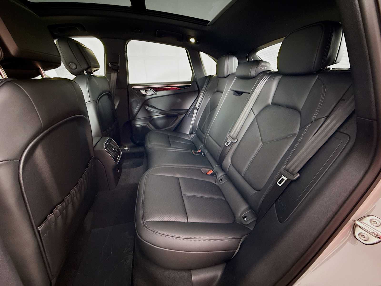 Thumbnail: 2026 Porsche Macan - 17