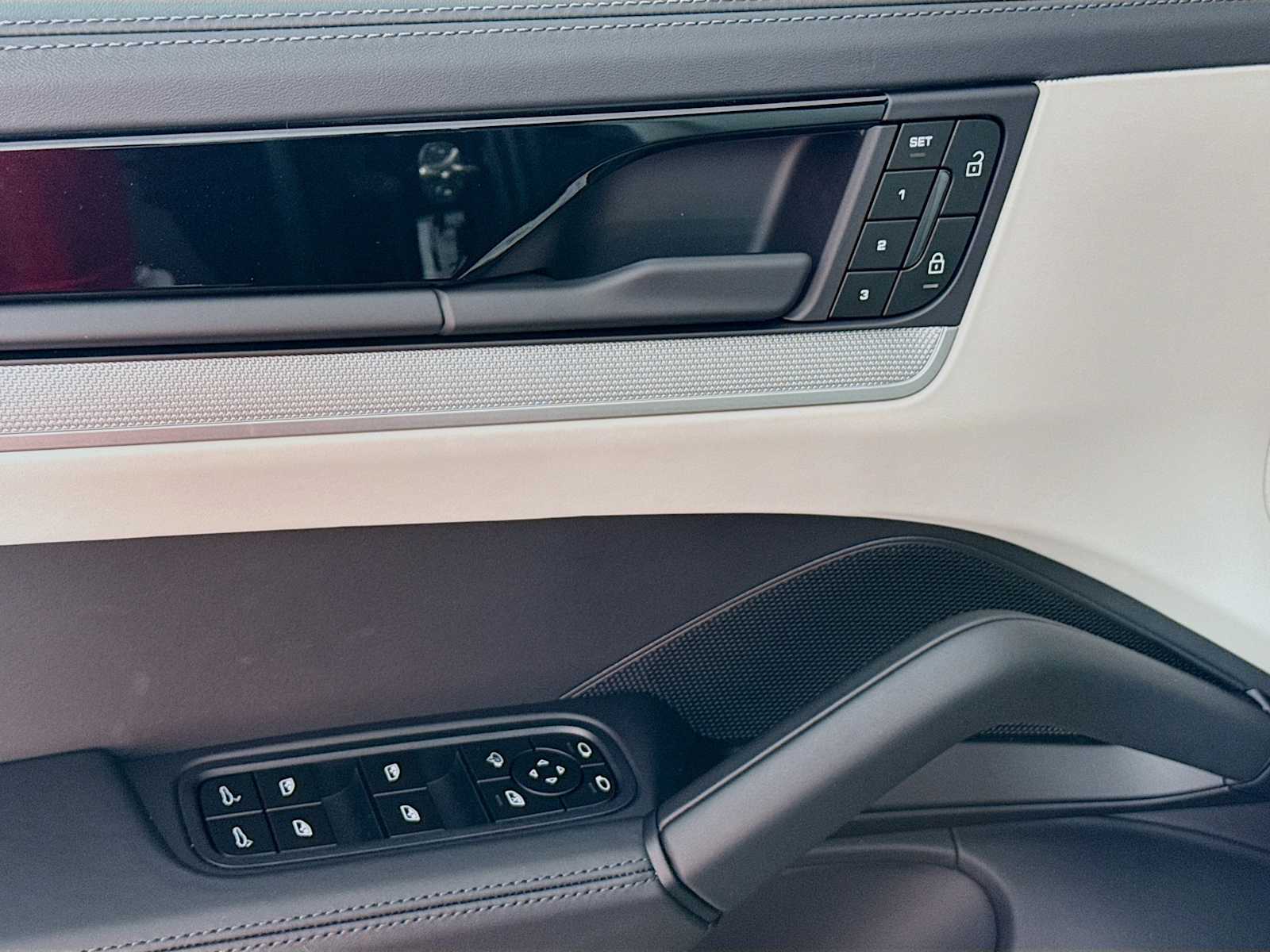 Thumbnail: 2026 Porsche Cayenne - 13