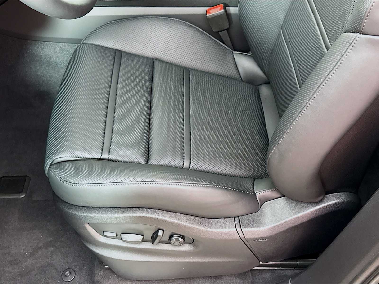 Thumbnail: 2026 Porsche Cayenne - 15