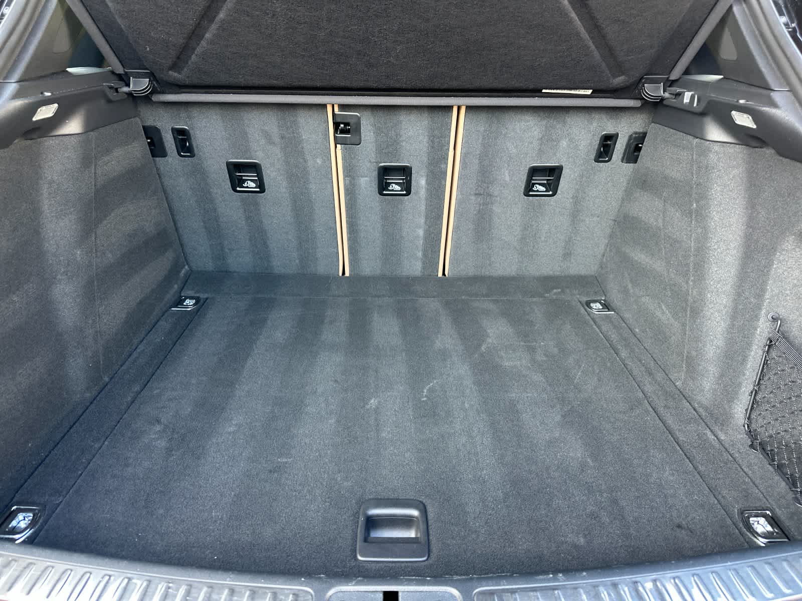 Thumbnail: 2025 Porsche Macan - 16