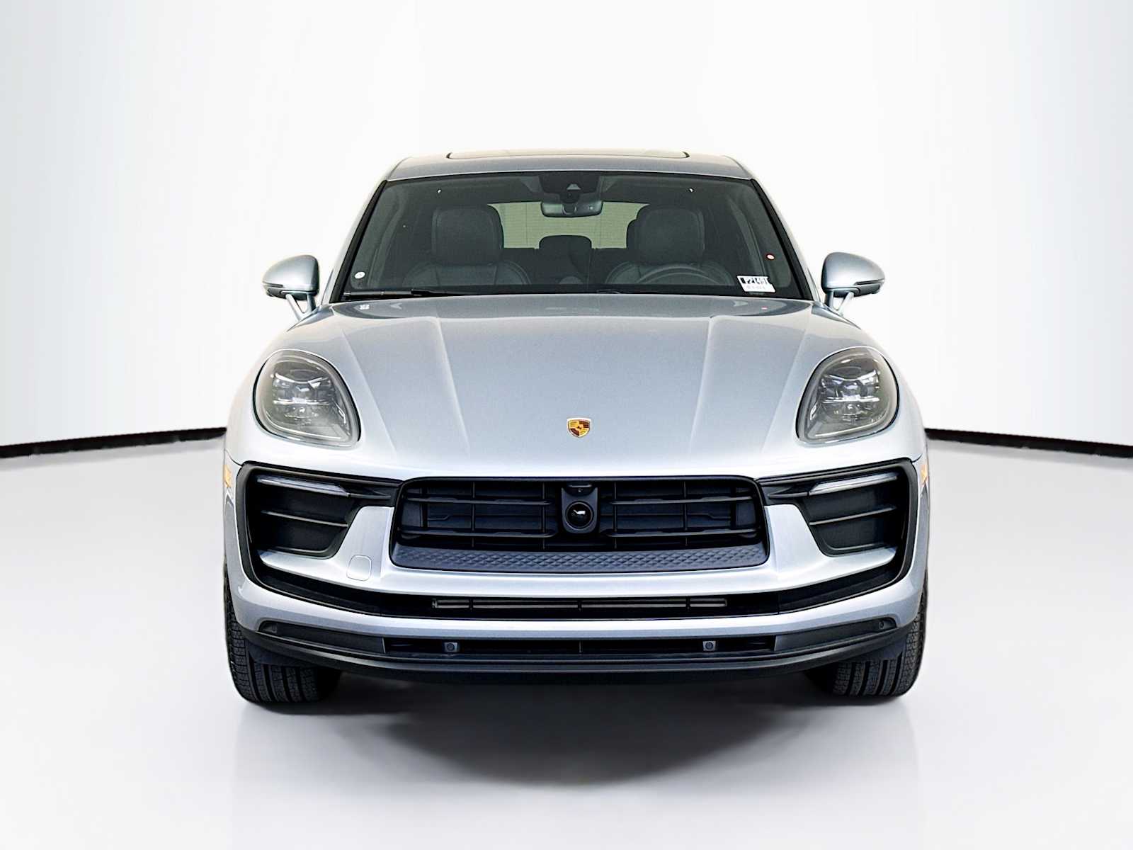 Thumbnail: 2026 Porsche Macan - 6