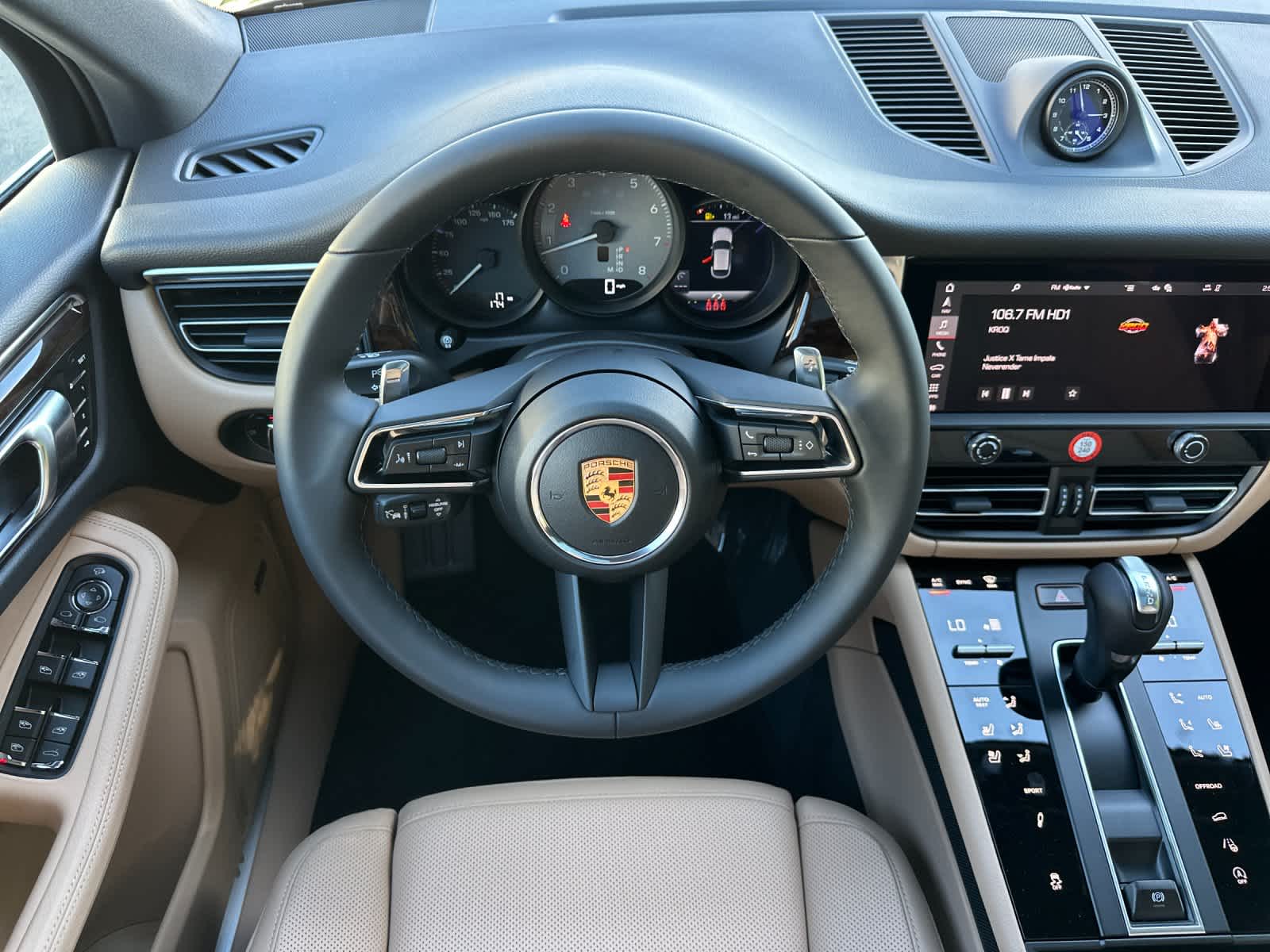 Thumbnail: 2026 Porsche Macan - 15
