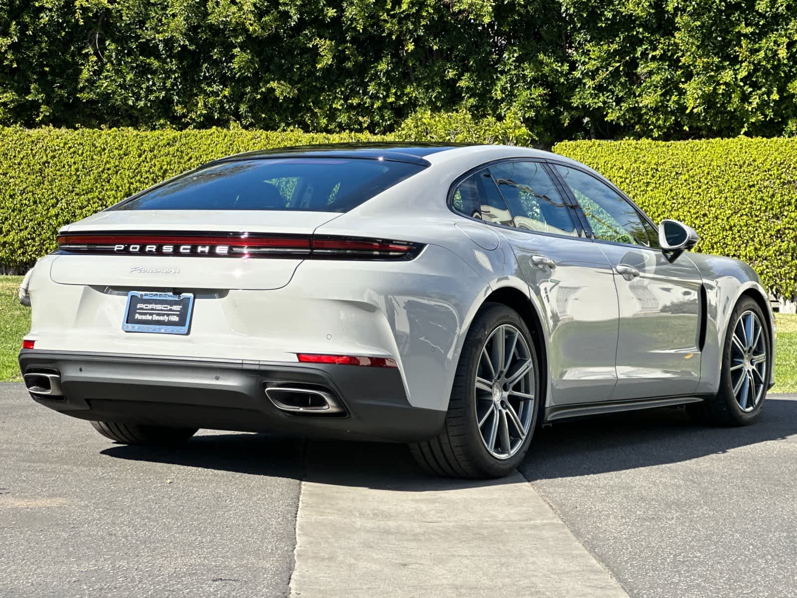Thumbnail: 2026 Porsche Panamera - 8