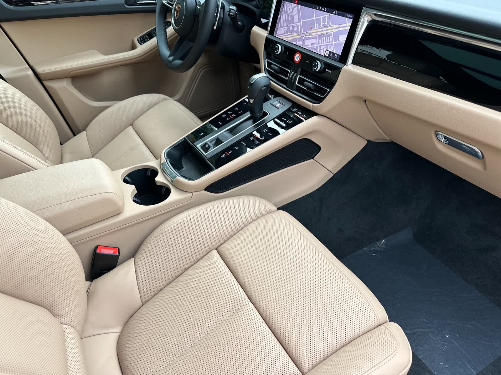 Thumbnail: 2026 Porsche Macan - 17