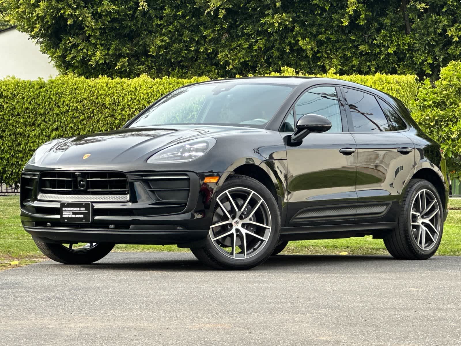 Thumbnail: 2025 Porsche Macan - 1