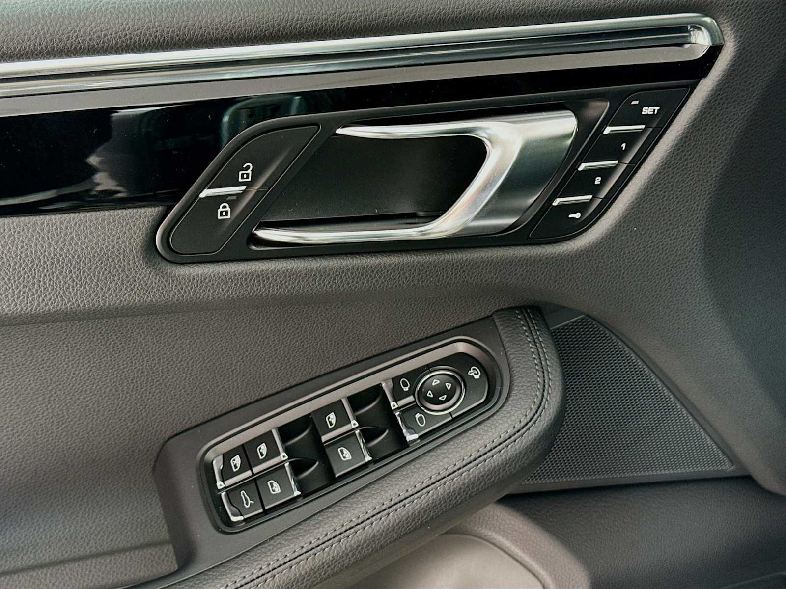 Thumbnail: 2026 Porsche Macan - 14