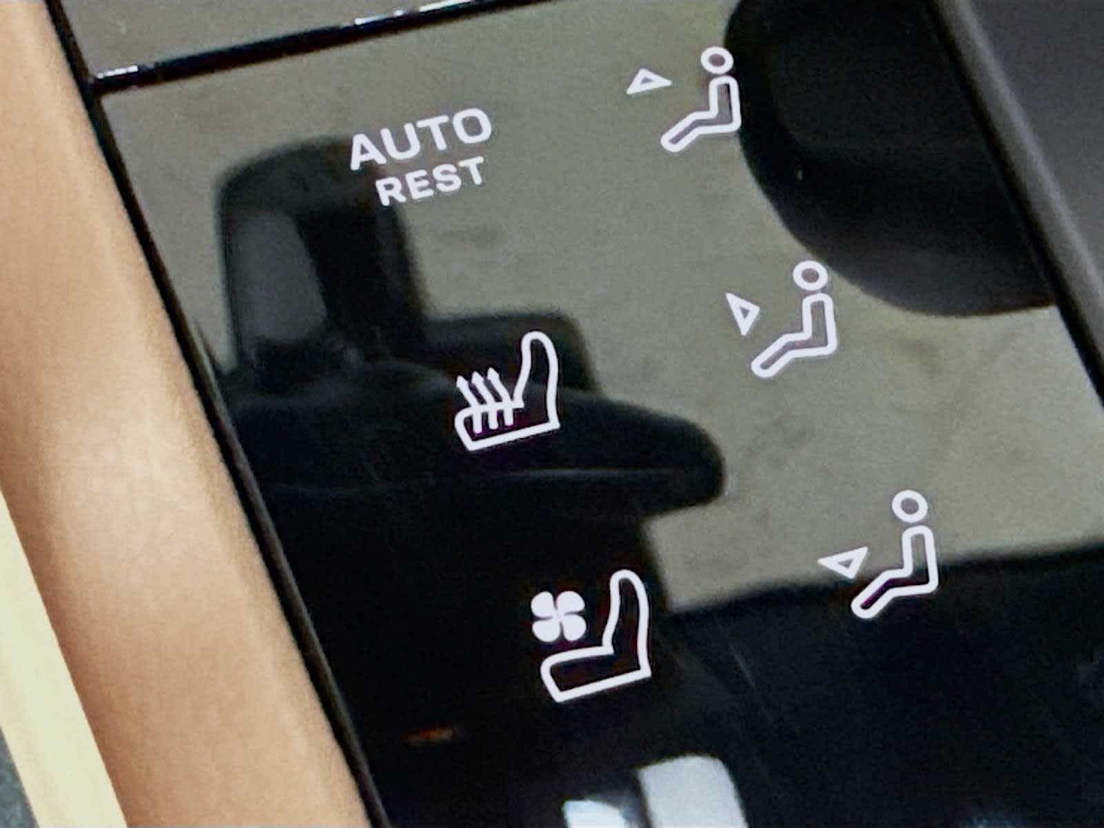 Thumbnail: 2025 Porsche Macan - 16