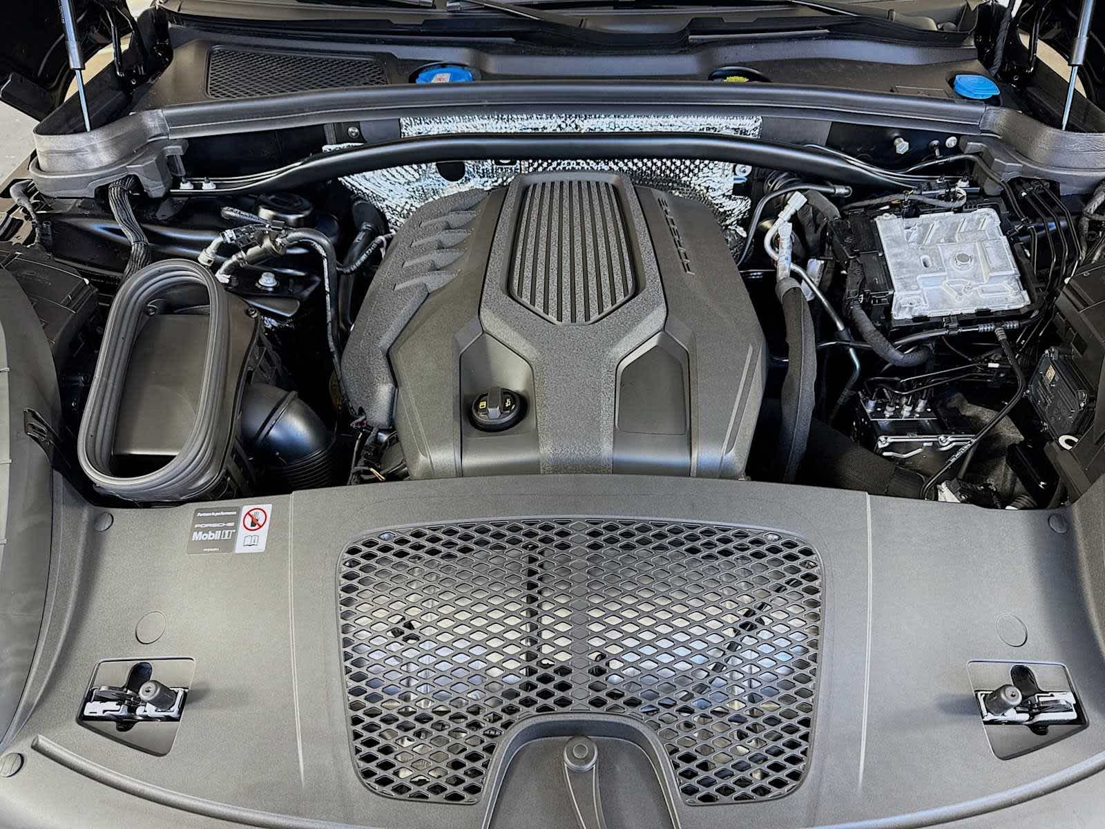 Thumbnail: 2026 Porsche Macan - 23