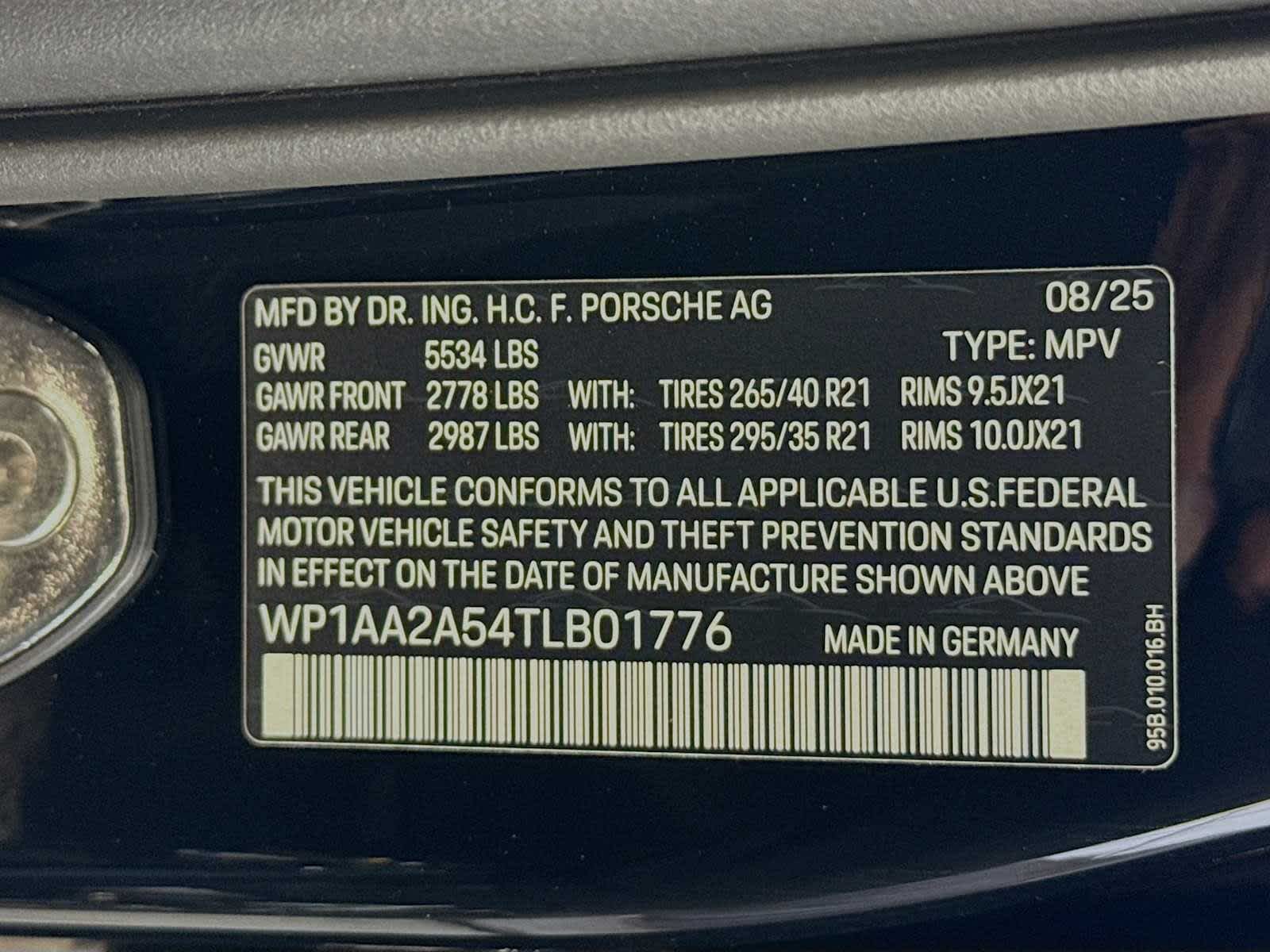 Thumbnail: 2026 Porsche Macan - 25