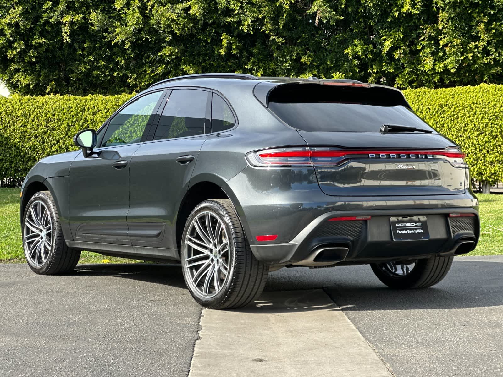 Thumbnail: 2025 Porsche Macan - 3