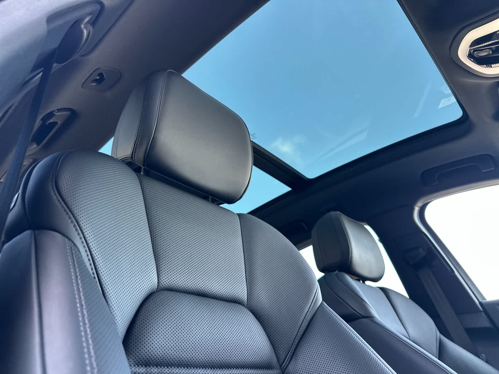 Thumbnail: 2026 Porsche Macan - 17
