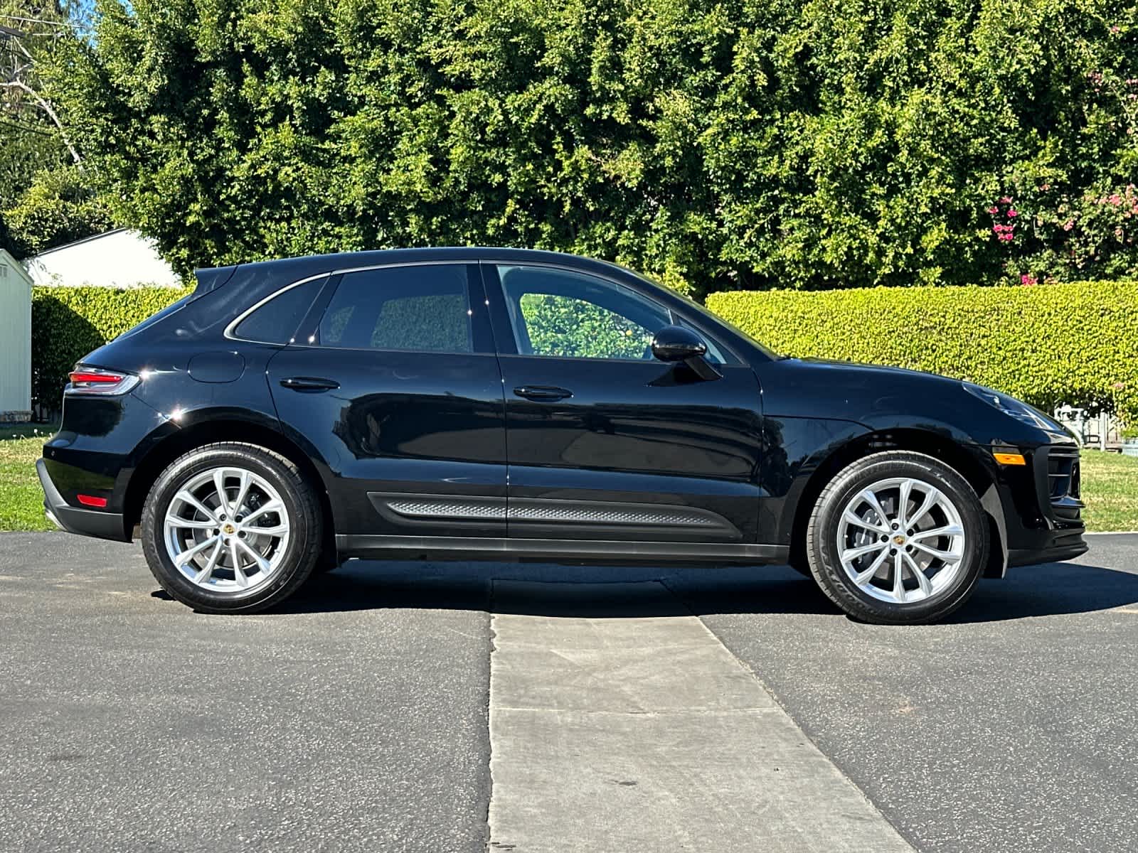 Thumbnail: 2025 Porsche Macan - 9