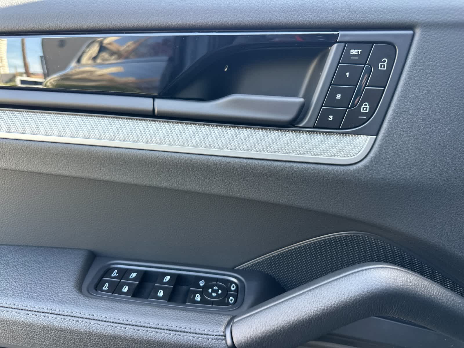 Thumbnail: 2026 Porsche Cayenne - 12
