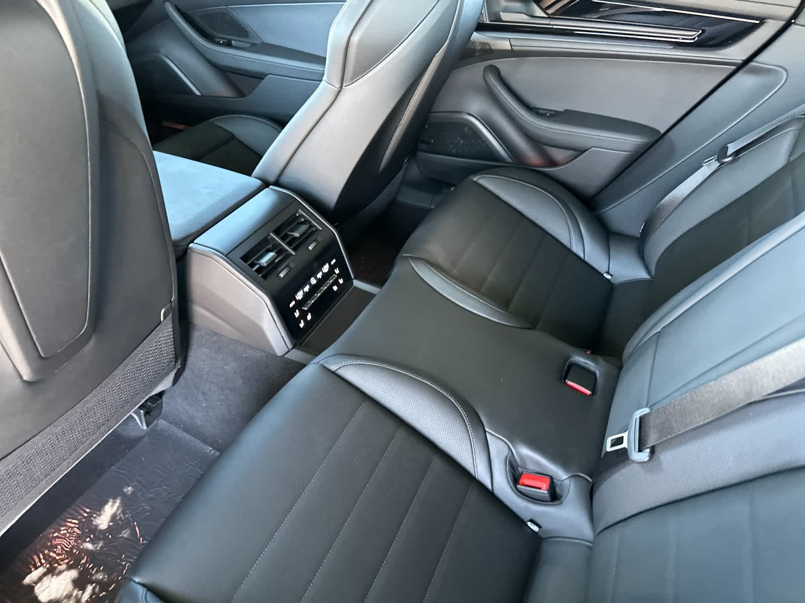 Thumbnail: 2026 Porsche Panamera - 13