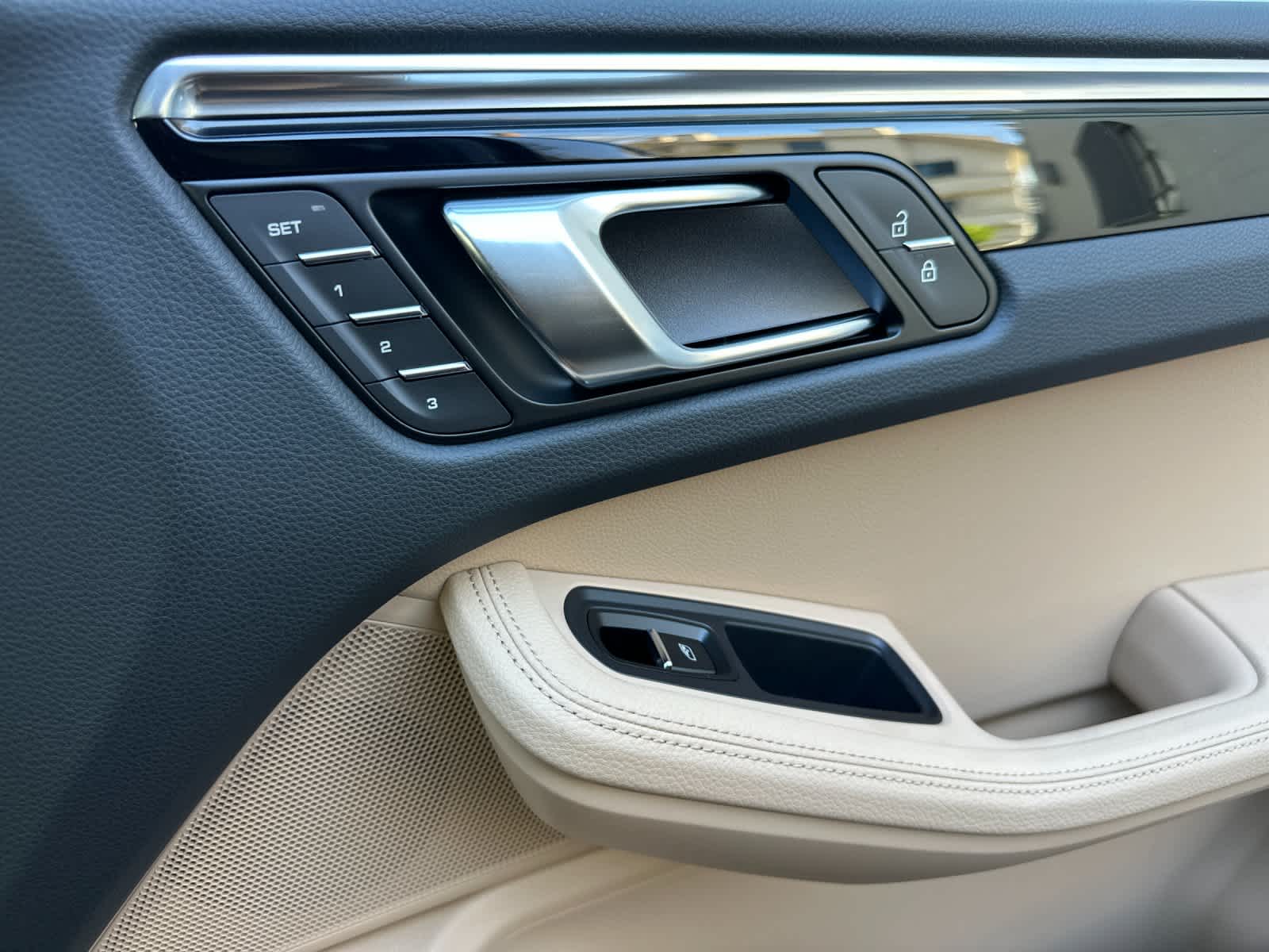 Thumbnail: 2026 Porsche Macan - 18