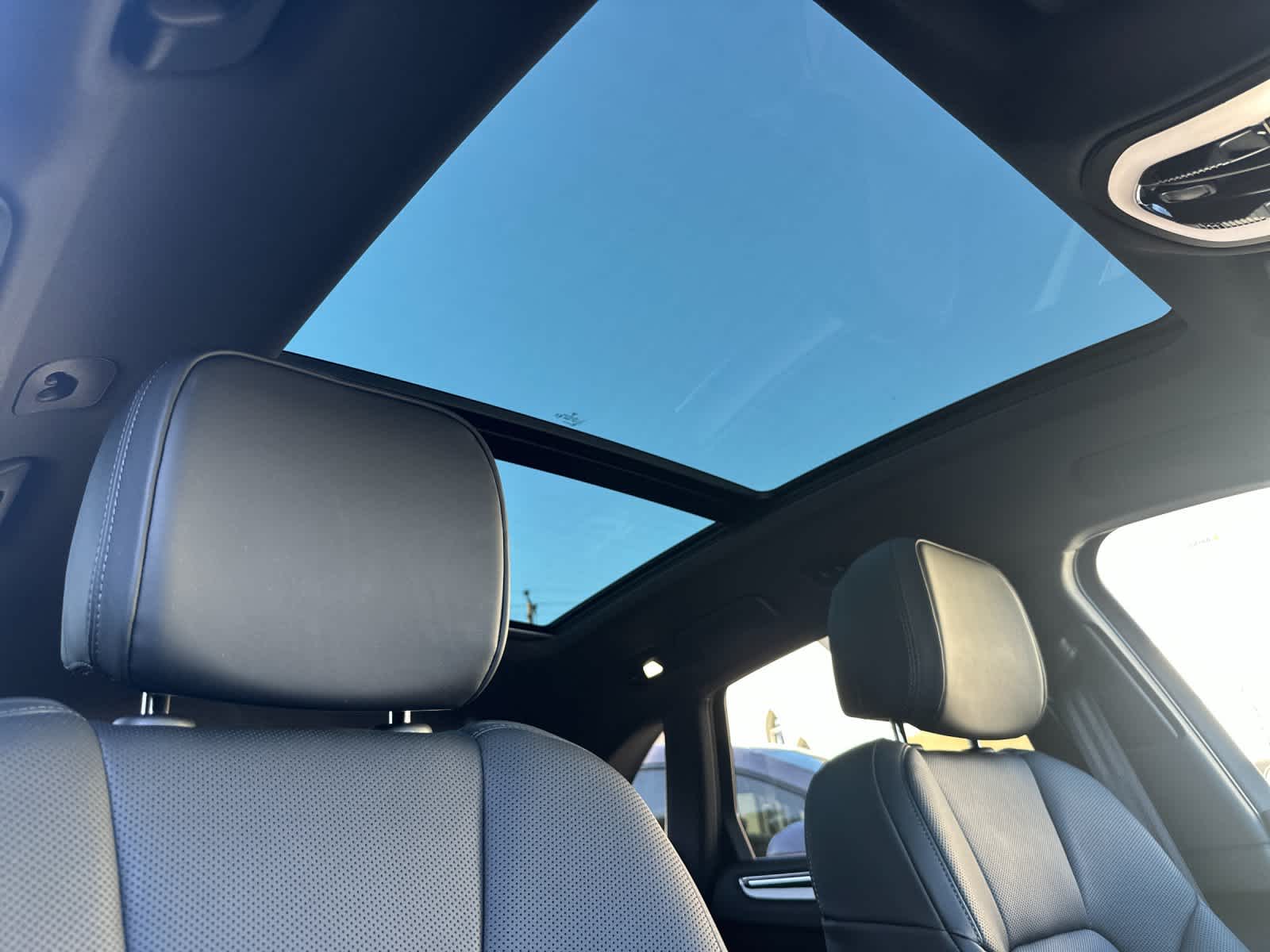 Thumbnail: 2026 Porsche Macan - 18