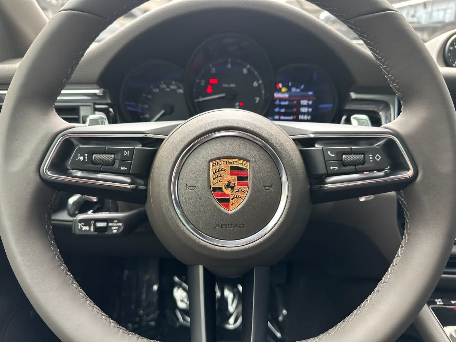 Thumbnail: 2026 Porsche Macan - 26