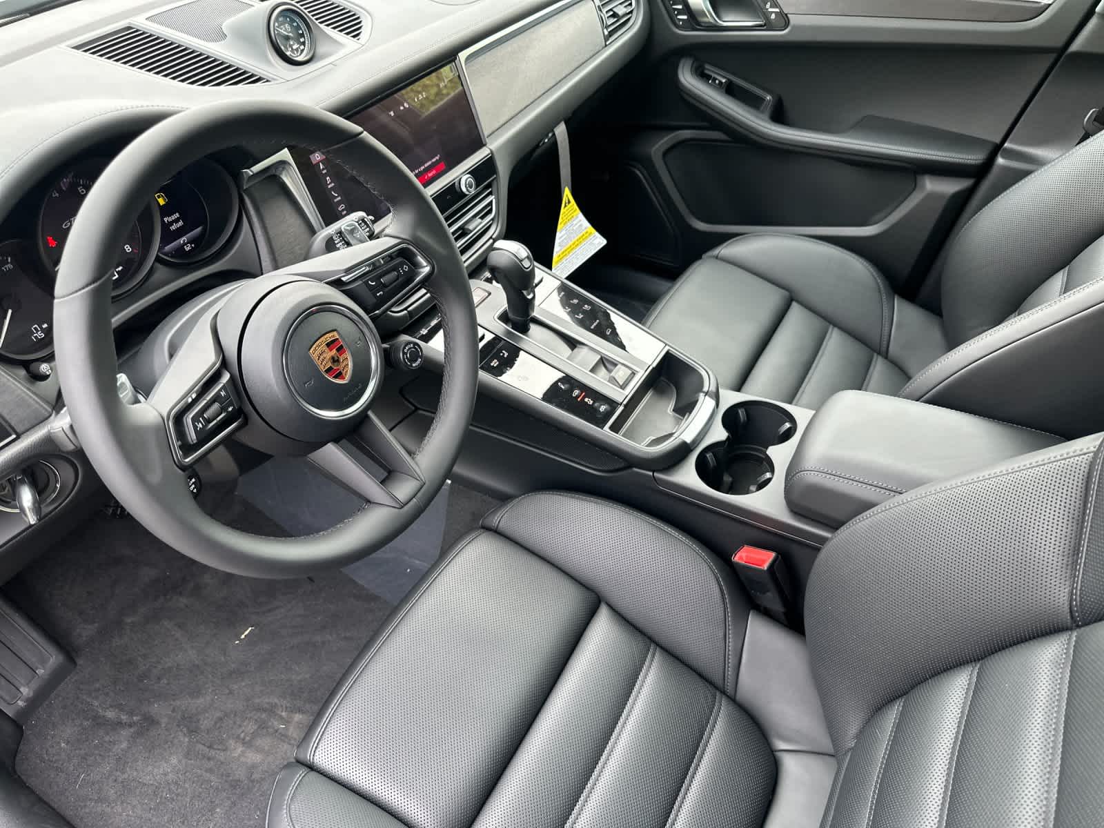 Thumbnail: 2026 Porsche Macan - 4