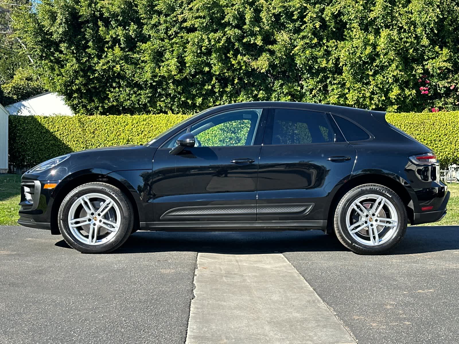 Thumbnail: 2025 Porsche Macan - 2