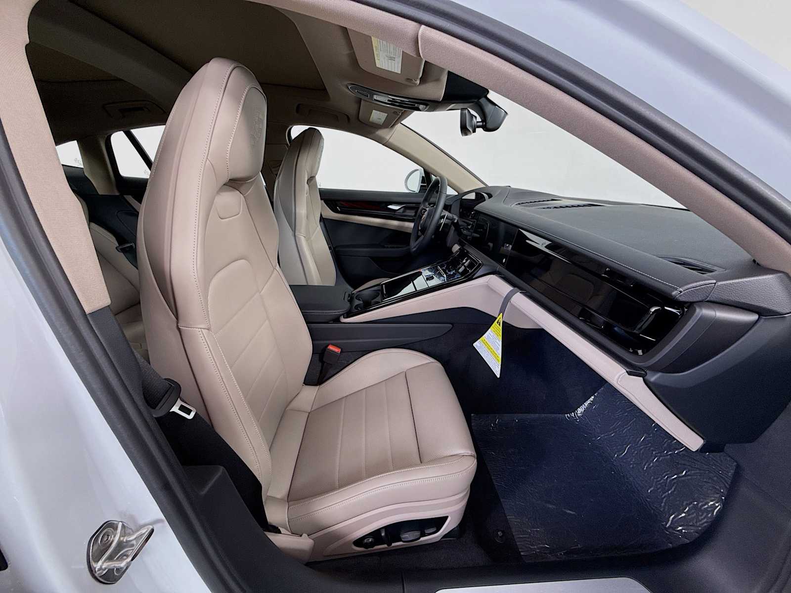 Thumbnail: 2025 Porsche Panamera - 21