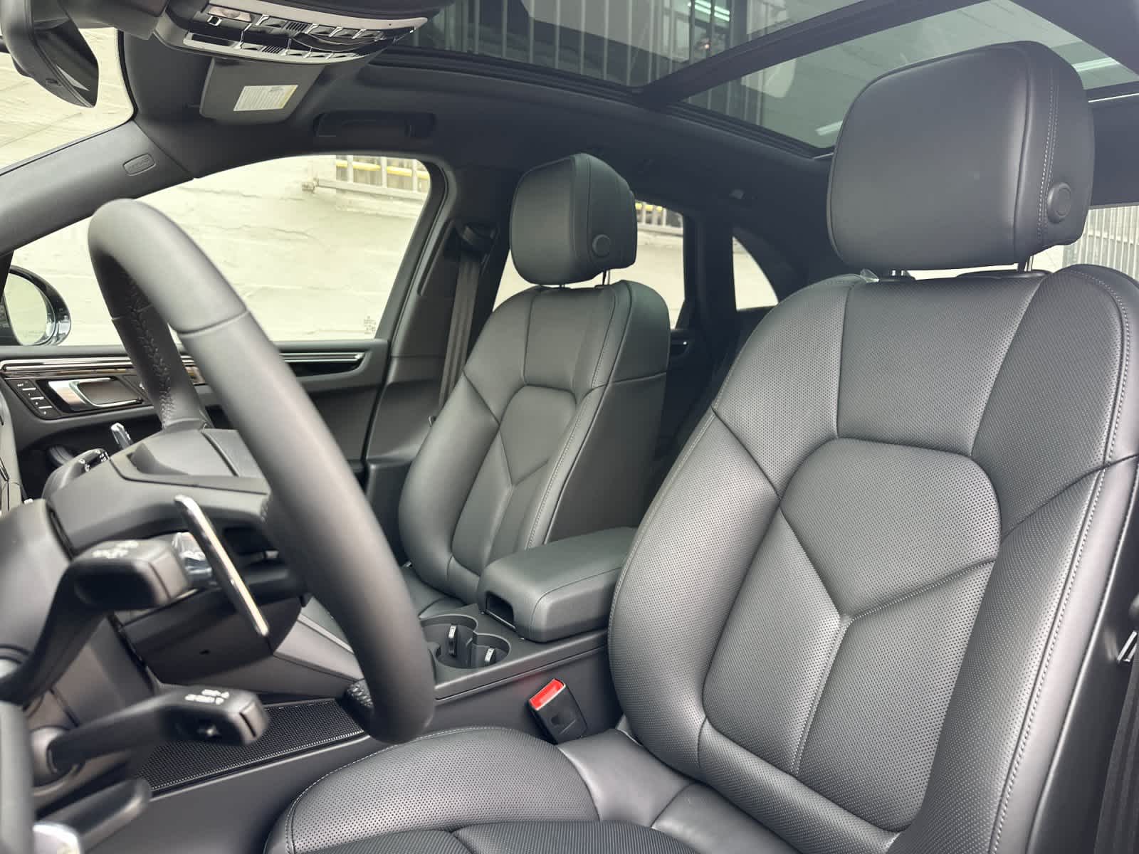 Thumbnail: 2026 Porsche Macan - 5