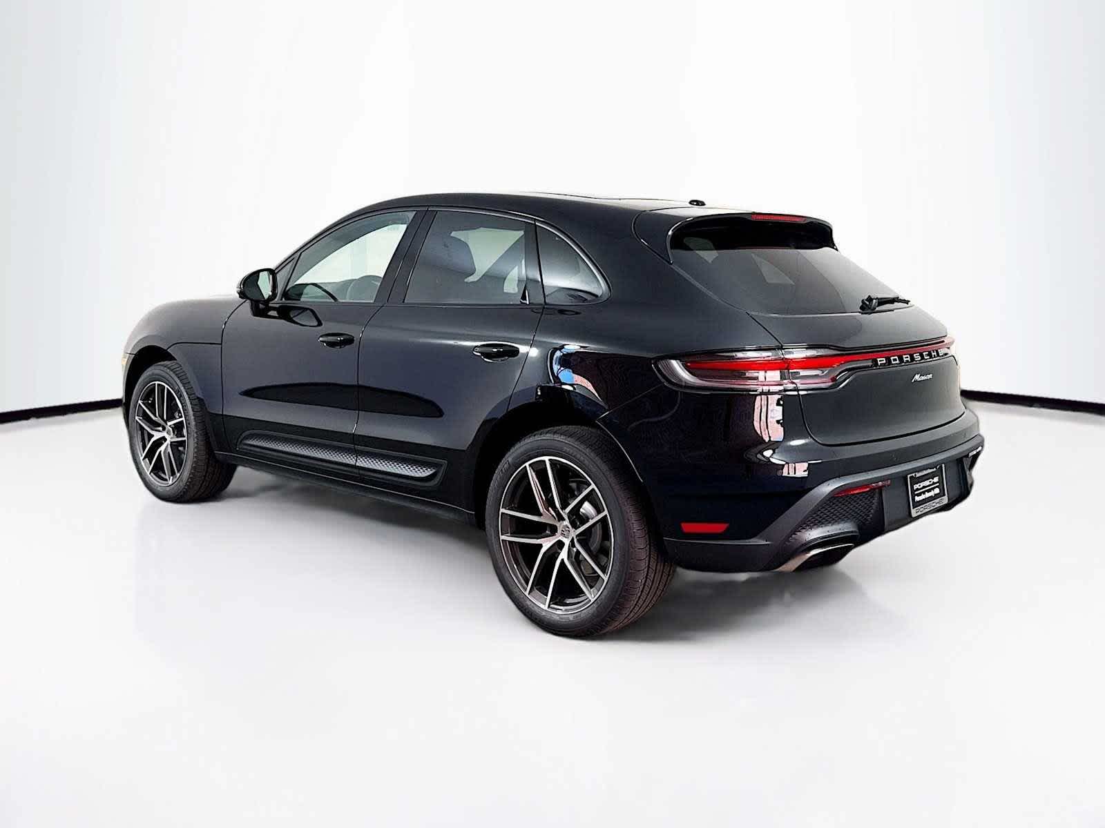 Thumbnail: 2026 Porsche Macan - 3