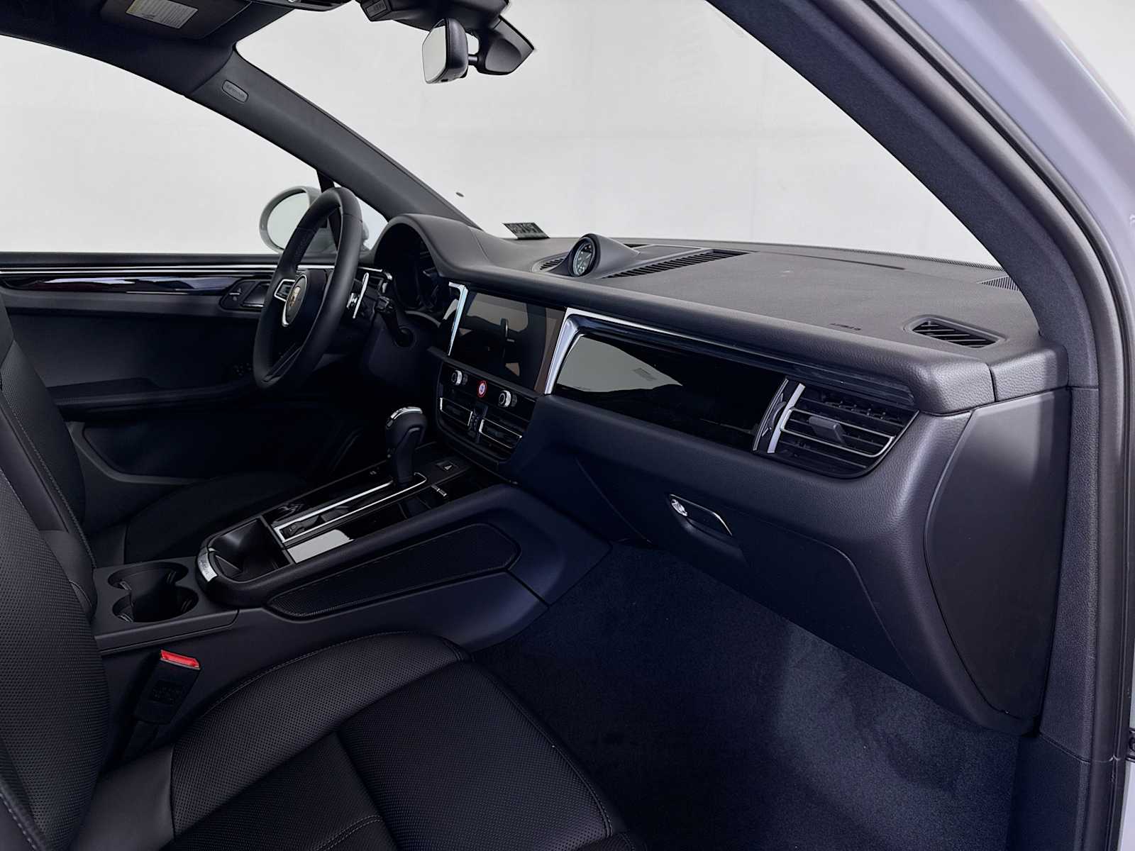 Thumbnail: 2026 Porsche Macan - 22