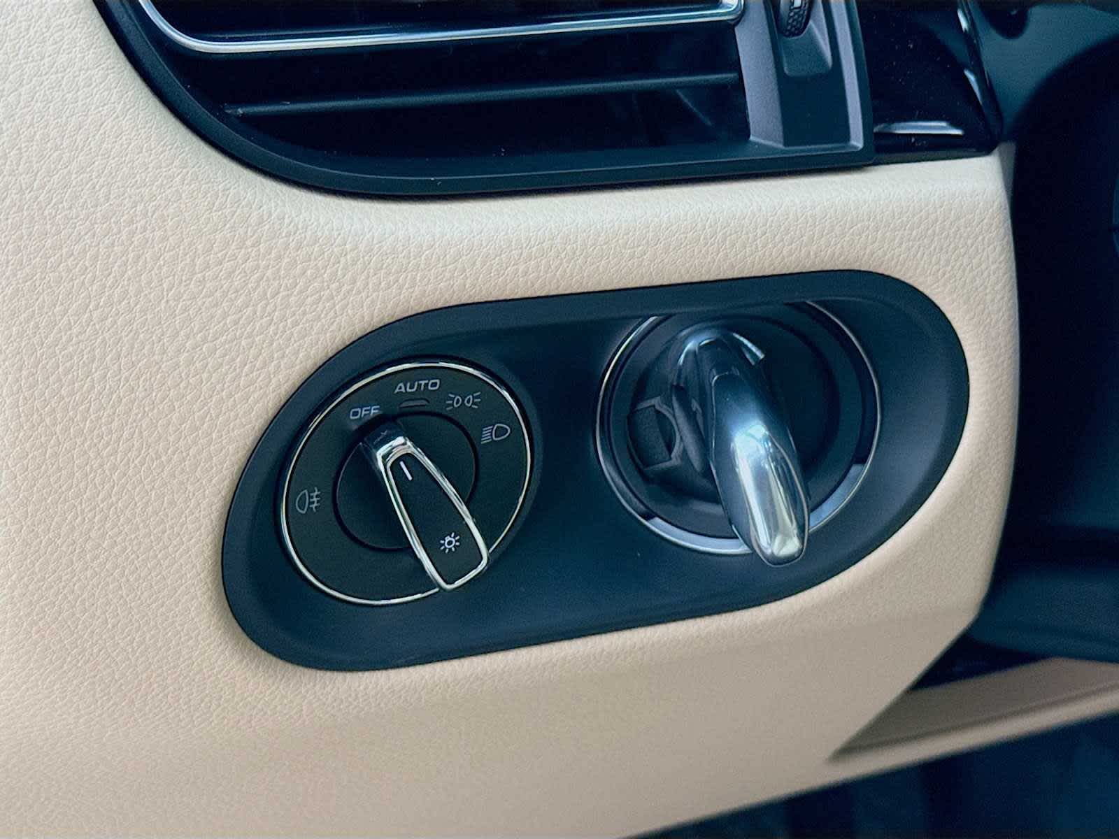 Thumbnail: 2026 Porsche Macan - 11