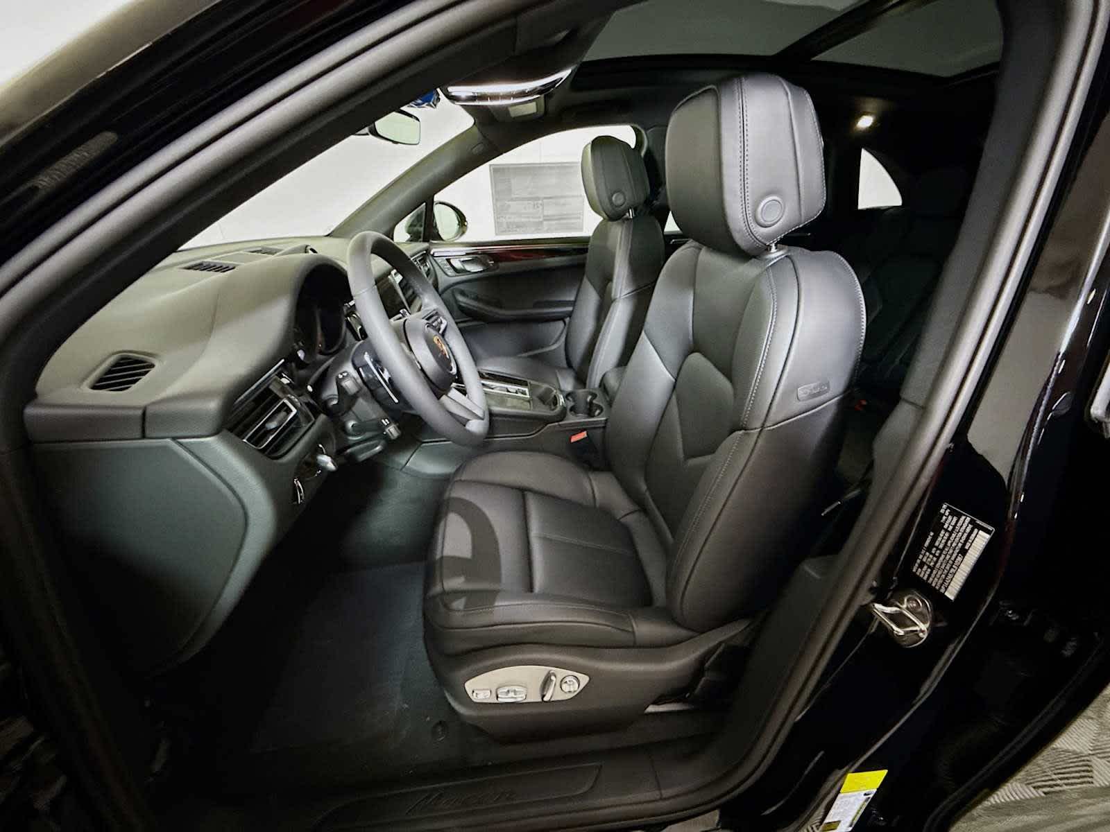 Thumbnail: 2025 Porsche Macan - 5