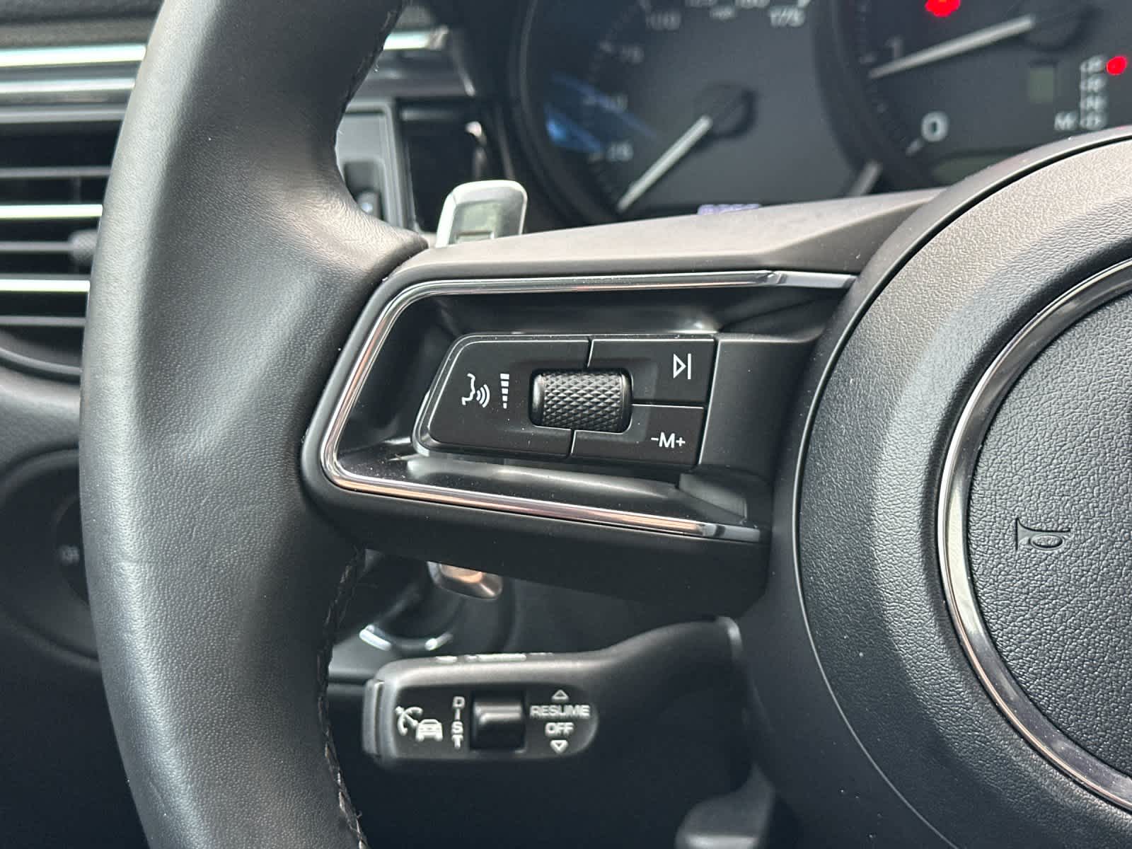 Thumbnail: 2025 Porsche Macan - 26