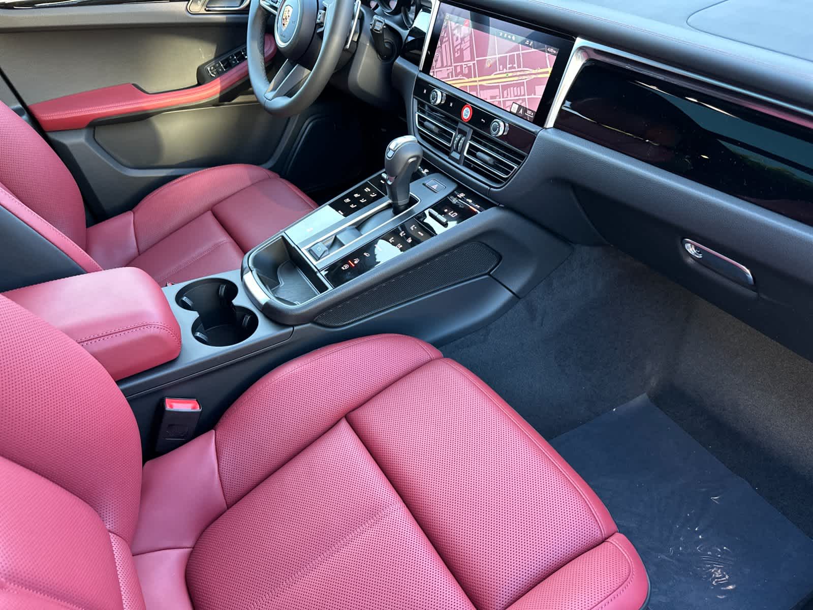 Thumbnail: 2026 Porsche Macan - 17