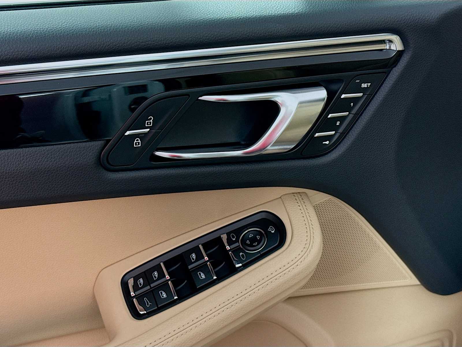 Thumbnail: 2026 Porsche Macan - 14