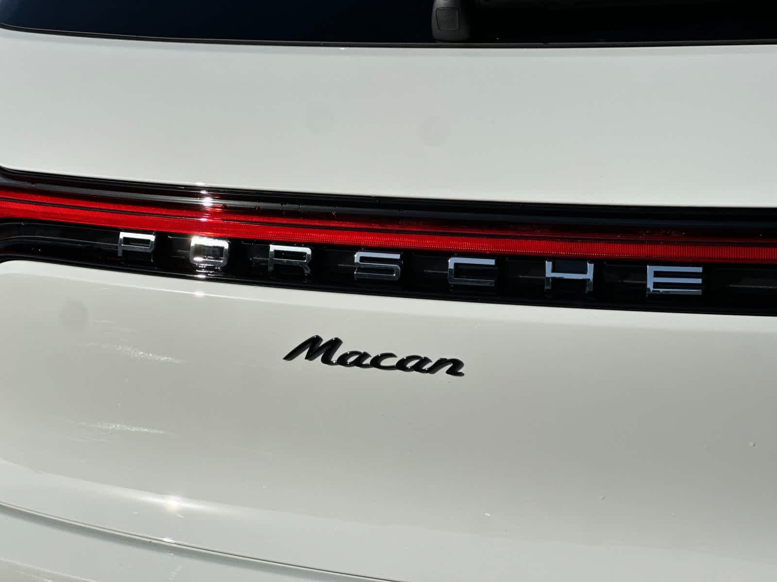 Thumbnail: 2026 Porsche Macan - 32